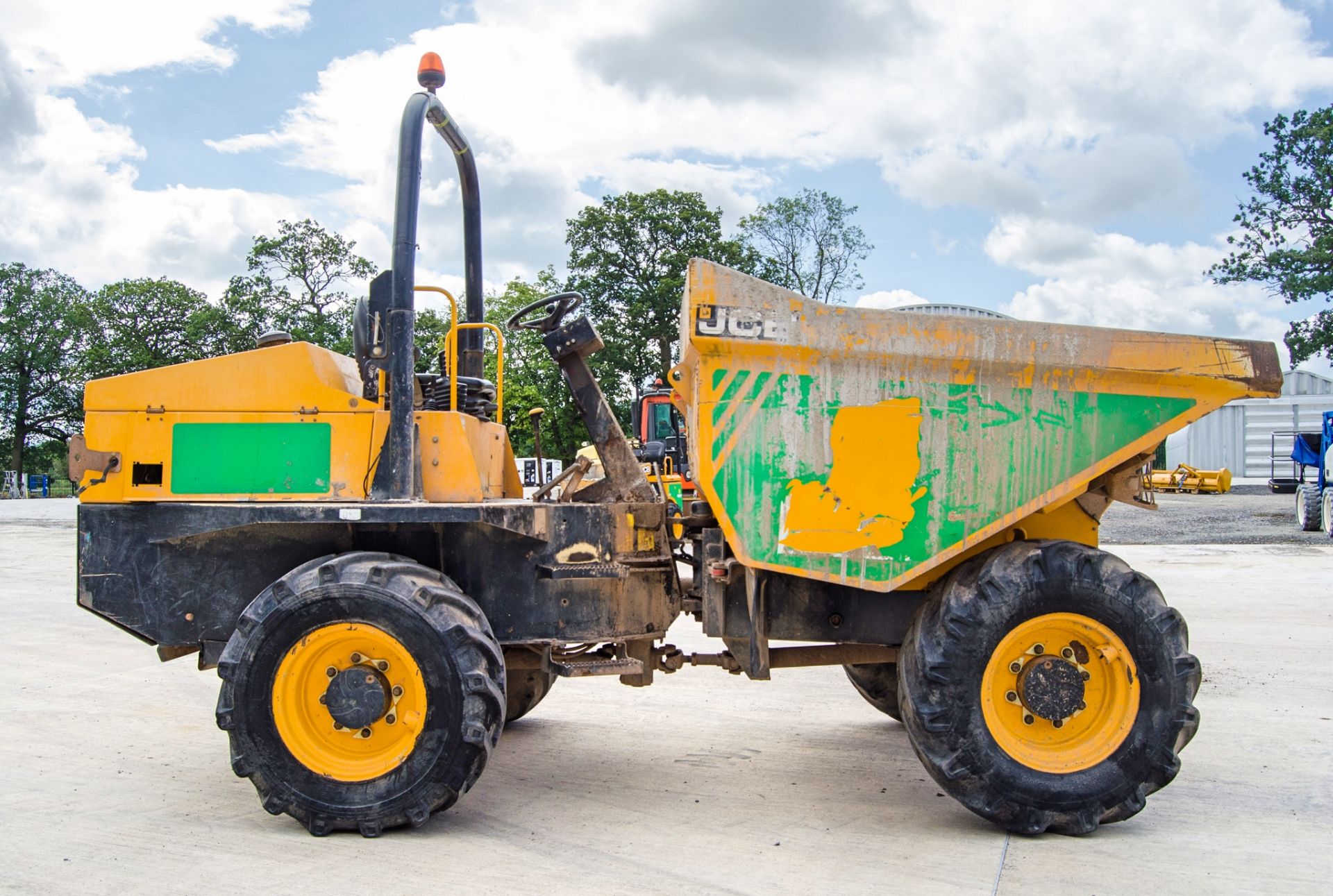 JCB 6 tonne straight skip dumper Year: 2015 S/N: FFRK7817 Recorded Hours: 2674 A666966 - Image 7 of 23