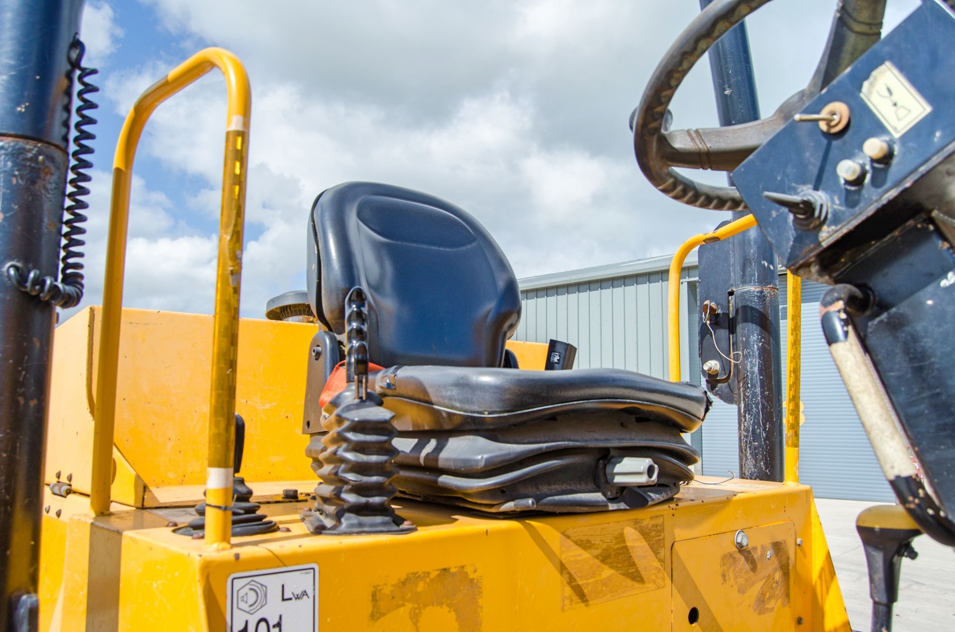 JCB 6 tonne swivel skip dumper Year: 2015 S/N: EFFRL8394 Recorded Hours: 1314 A667013 - Image 18 of 24