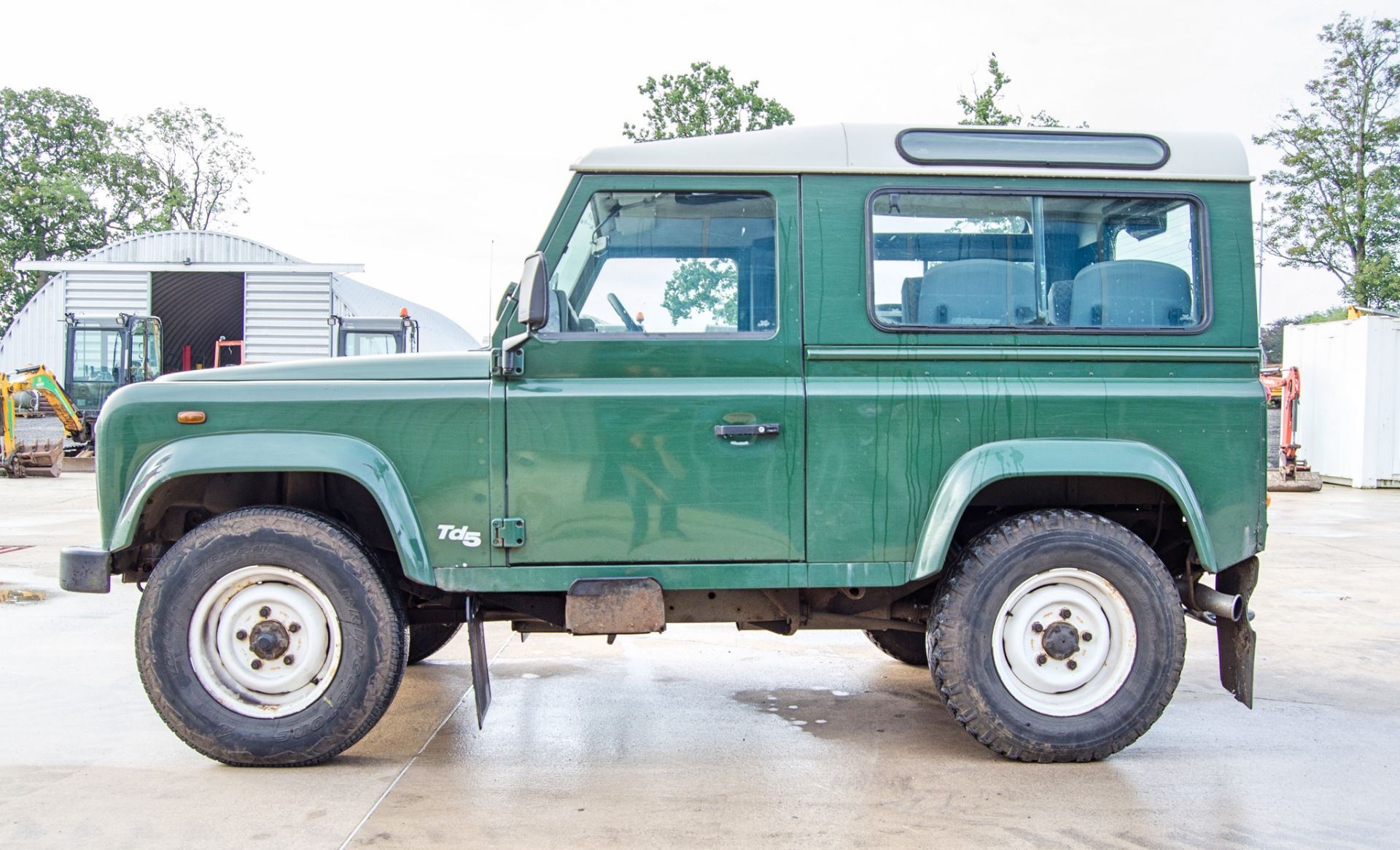 Land Rover Defender 90 County TD5 2500cc 4 wheel drive utility vehicle Registration Number: V399 OKE - Image 8 of 46