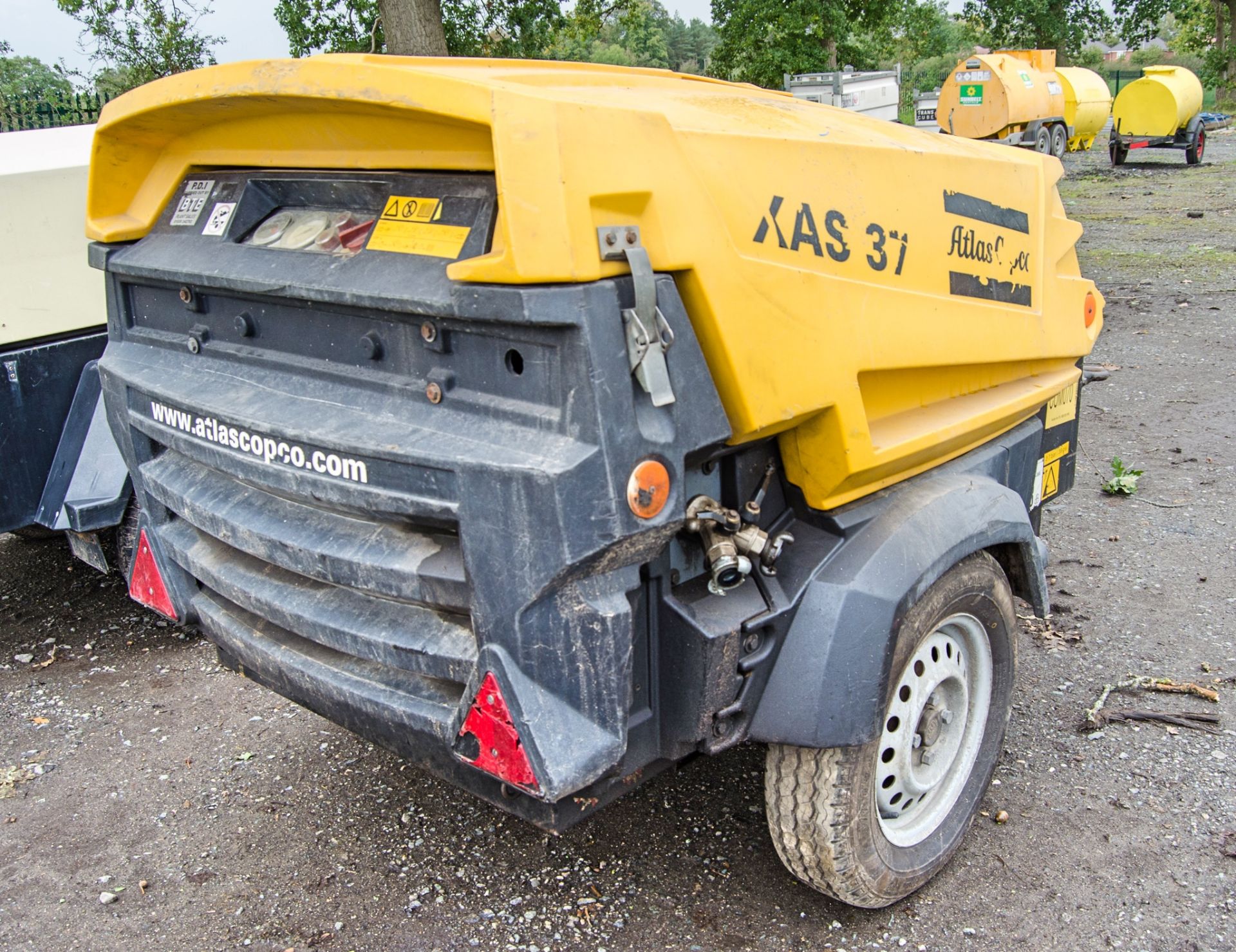 Atlas Copco XAS37 diesel driven fast tow mobile air compressor Year: 2006 S/N: 7342 Recorded - Image 2 of 7