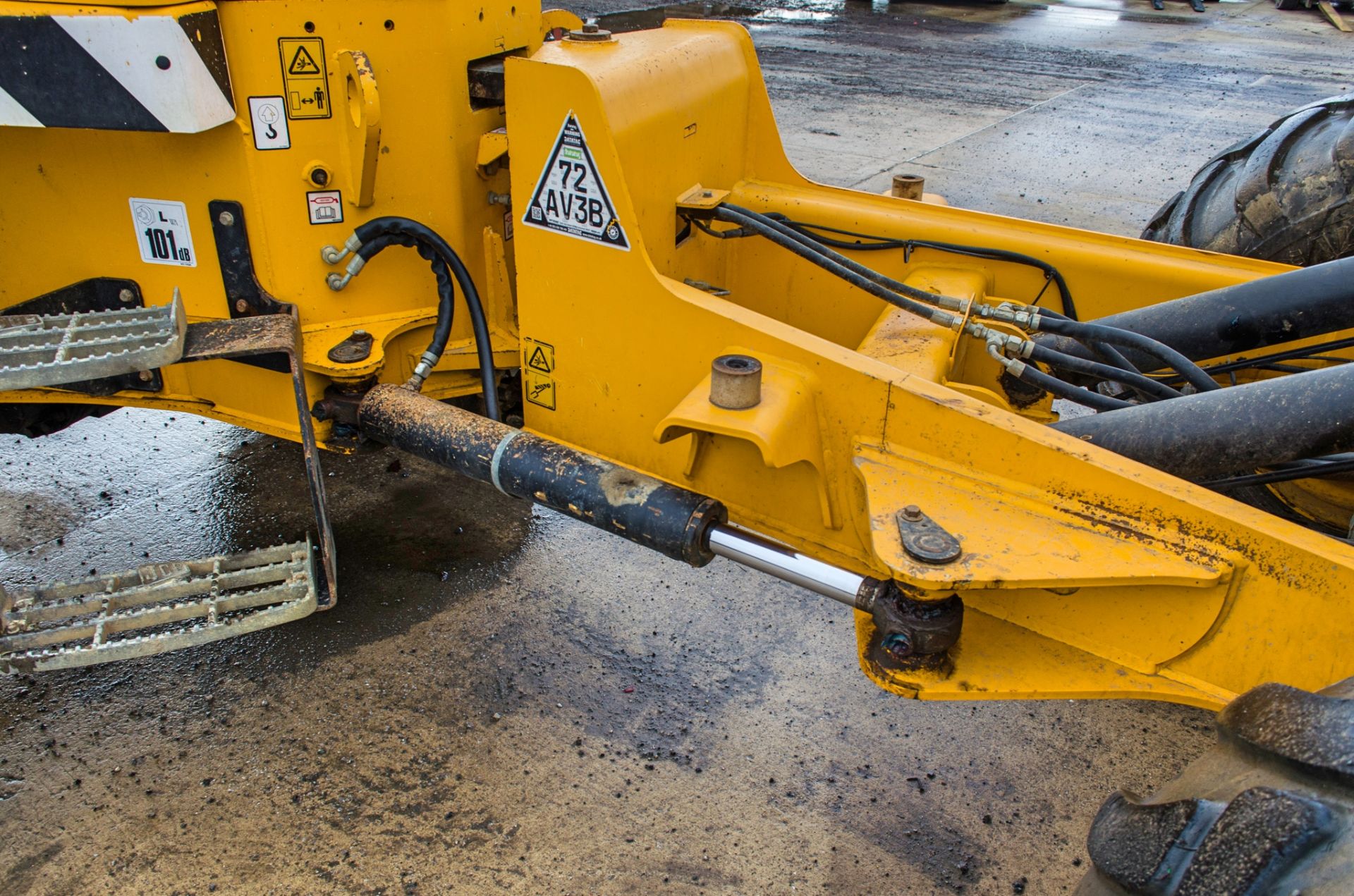 JCB 9 tonne straight skip dumper Year of manufacture: 2018 S/N: 2780314 Recorded Hours: 2000 c/w - Image 15 of 24