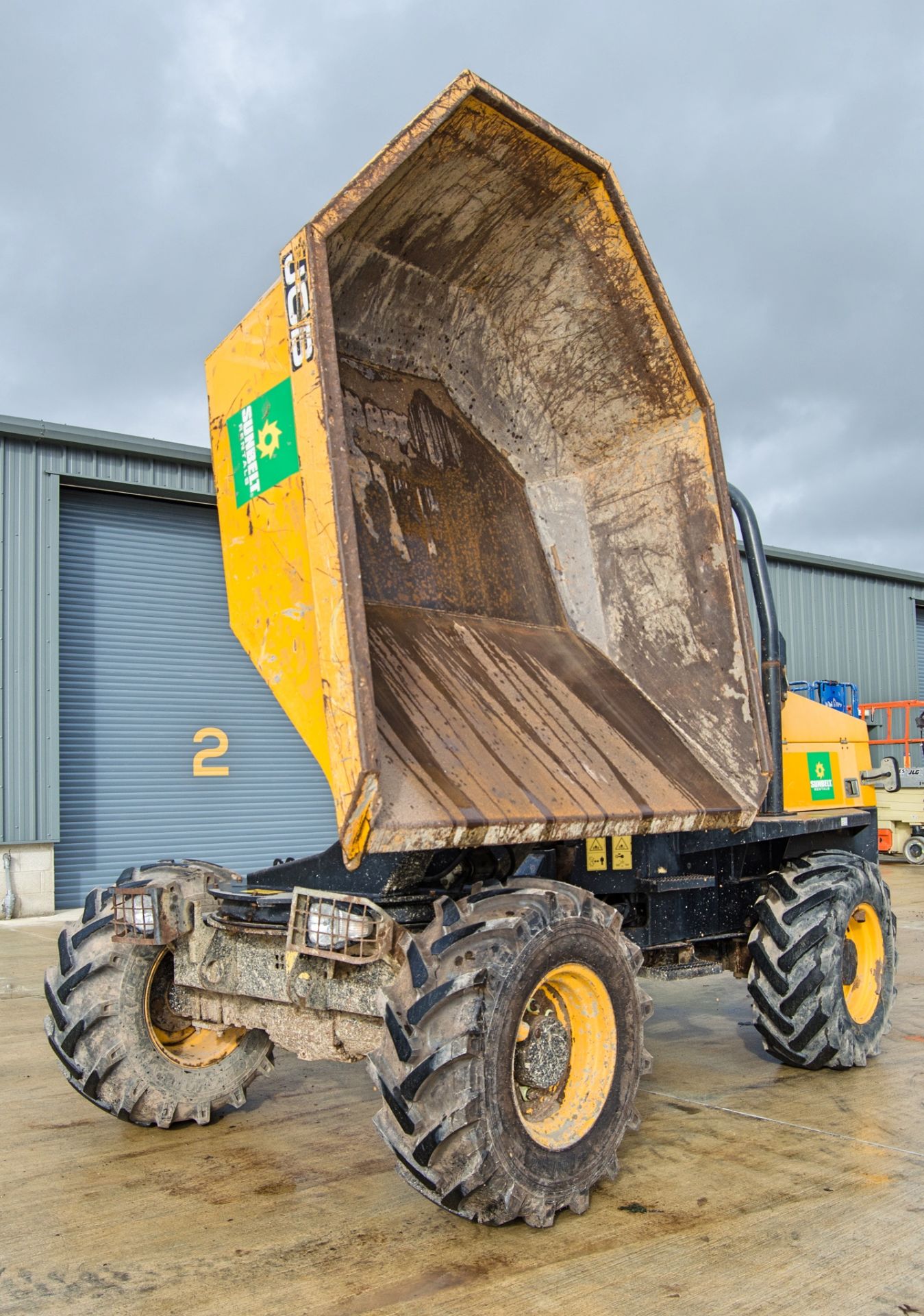 JCB 6 tonne swivel skip dumper Year: 2015 S/N: EFFRL7352 Recorded Hours: 1439 A667113 - Image 7 of 19