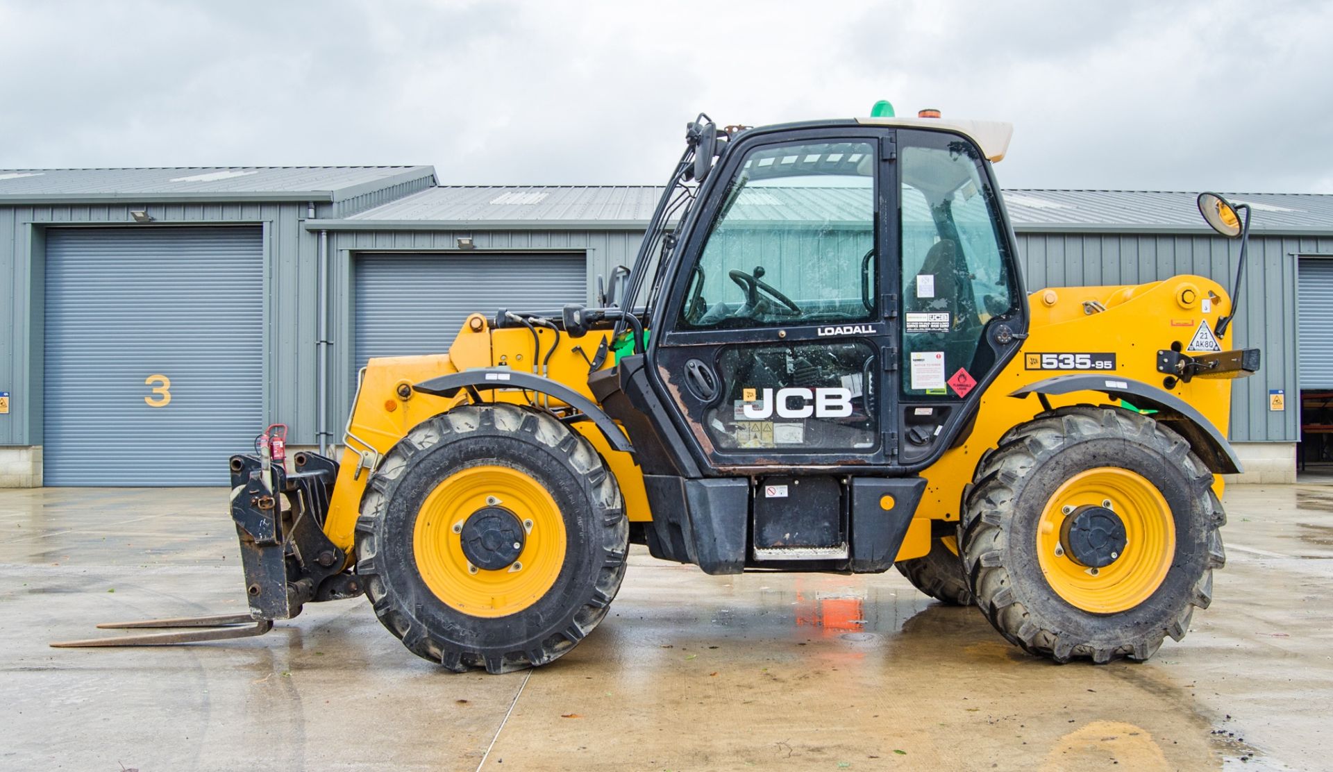 JCB 535-95 9.5 metre telescopic handler Year: 2014 S/N: 2342126 Recorded Hours: 4284 A638502 - Image 7 of 24