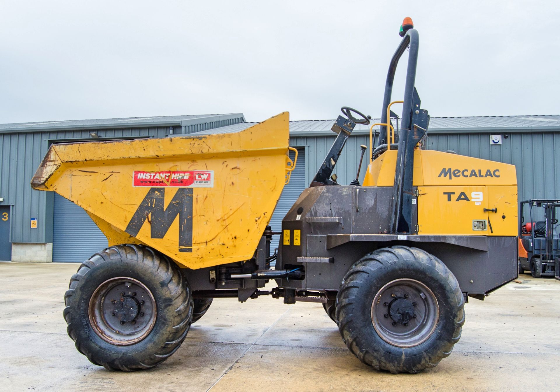 Mecalac TA9 9 tonne straight skip dumper Year: 2018 S/N: EJ2PS4319 Recorded Hours: 2157 82422 - Image 7 of 22