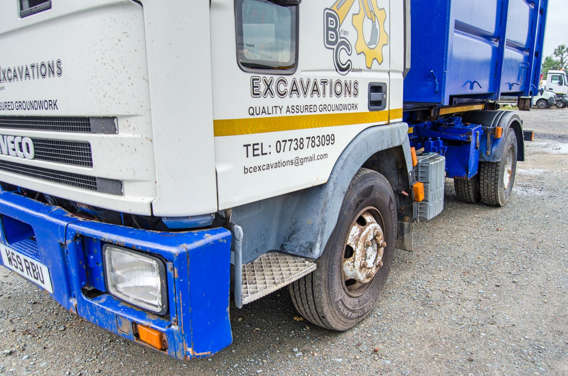 Iveco 75E15 7.5 tonne 4x2 hook loader skip lorry Registration Number: W59 RBU Date of - Image 9 of 27