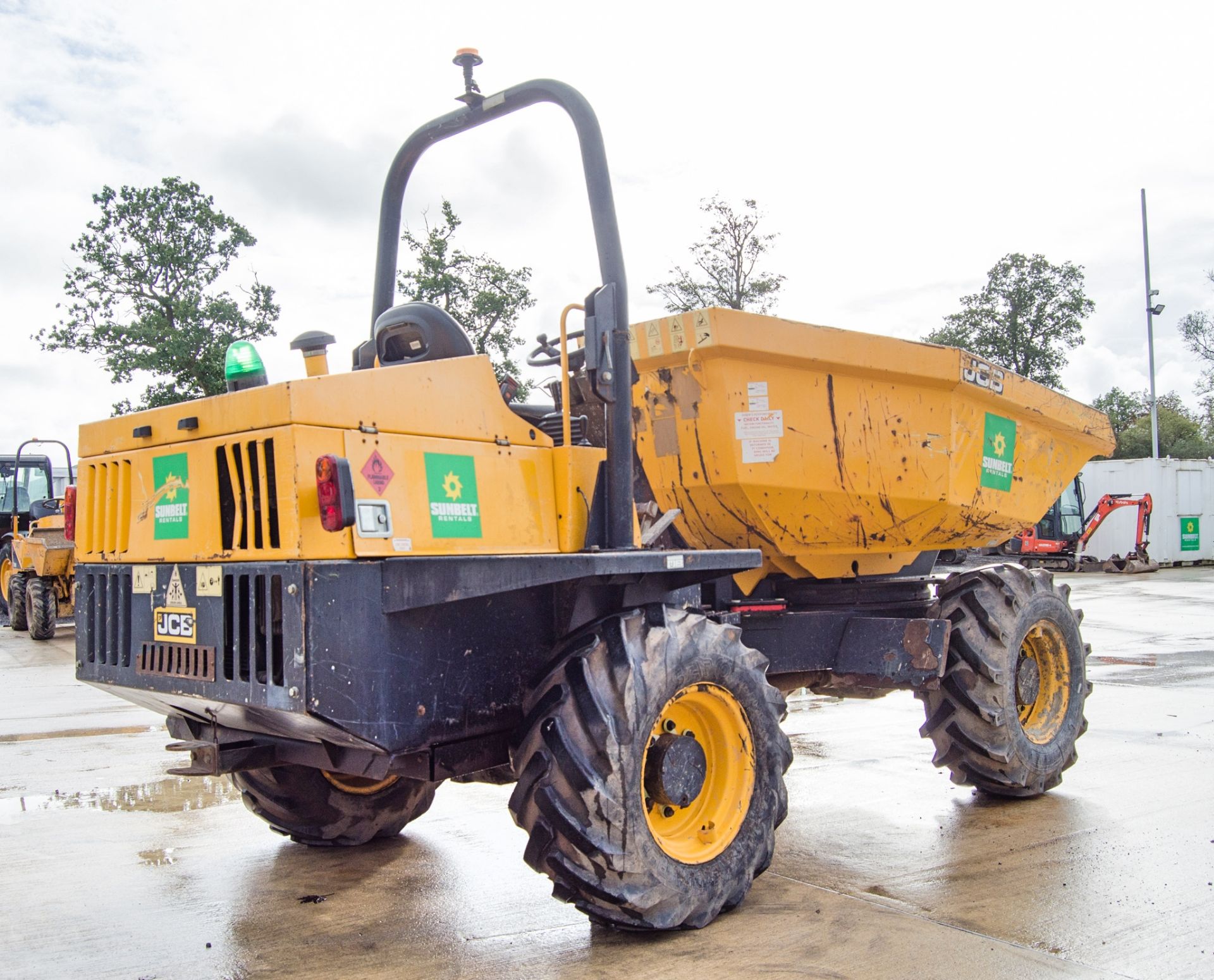 JCB 6 tonne swivel skip dumper Year: 2015 S/N: EFFRL7352 Recorded Hours: 1439 A667113 - Image 3 of 19