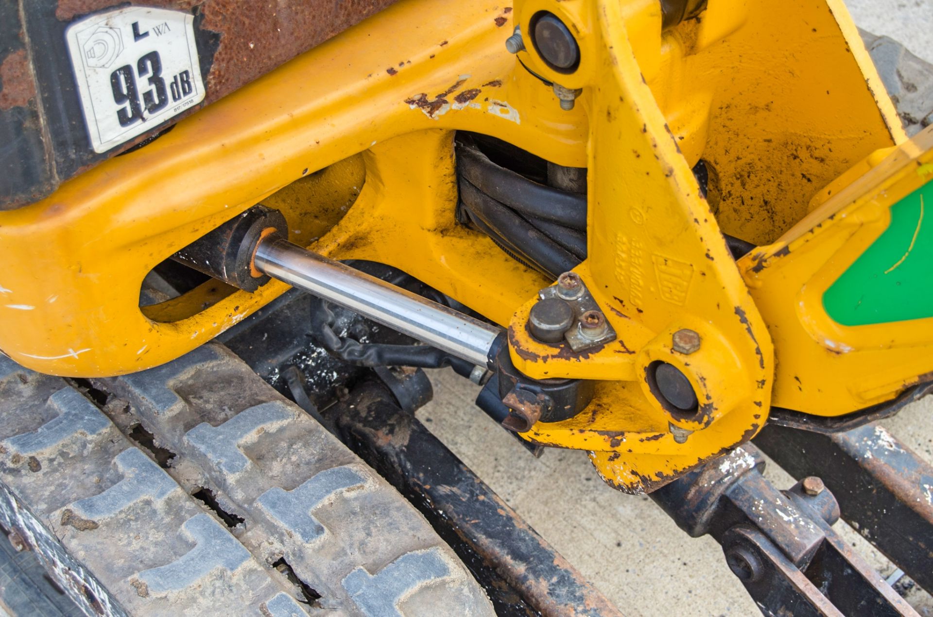 JCB 8018 CTS 1.5 tonne rubber tracked mini excavator Year: 2017 S/N: 2583533 Recorded Hours: 1335 - Image 18 of 26