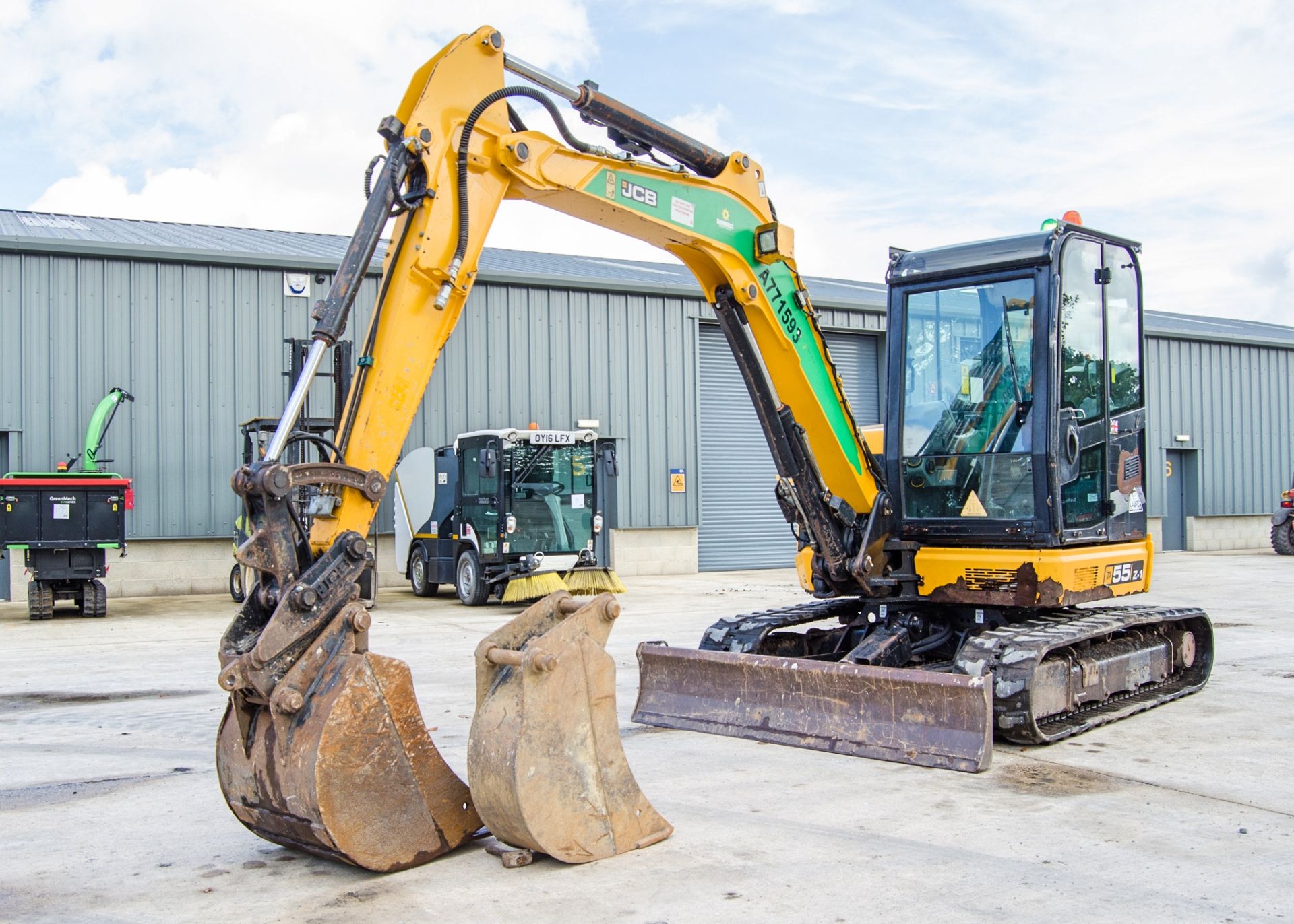 JCB 55 Z-1 5.5 tonne rubber tracked excavator Year: 2017 S/N: 19248 Recorded Hours: 2649 blade,