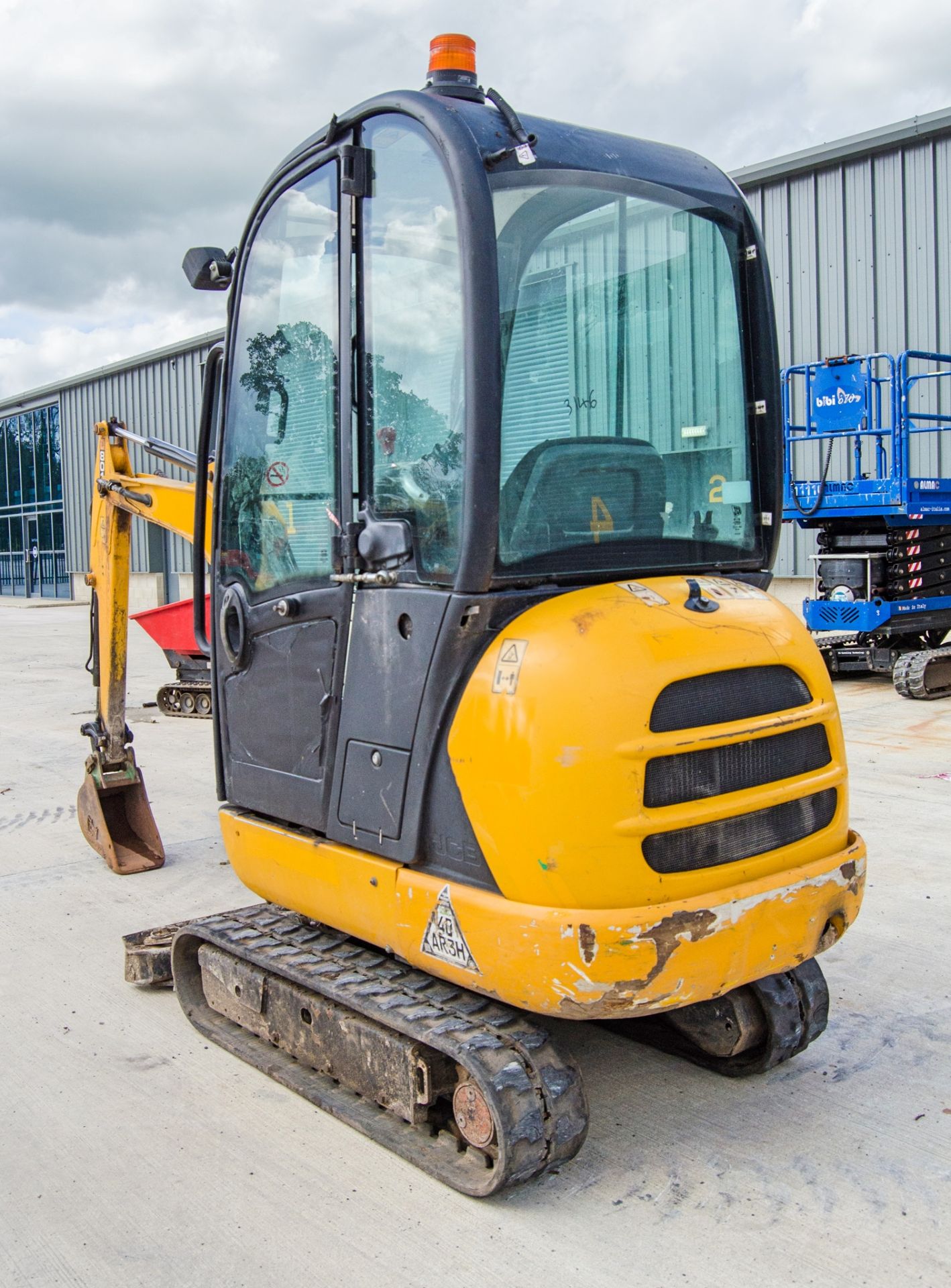 JCB 8018 CTS 1.5 tonne rubber tracked mini excavator Year: 2017 S/N: 2545483 Recorded Hours: 2042 - Image 4 of 26
