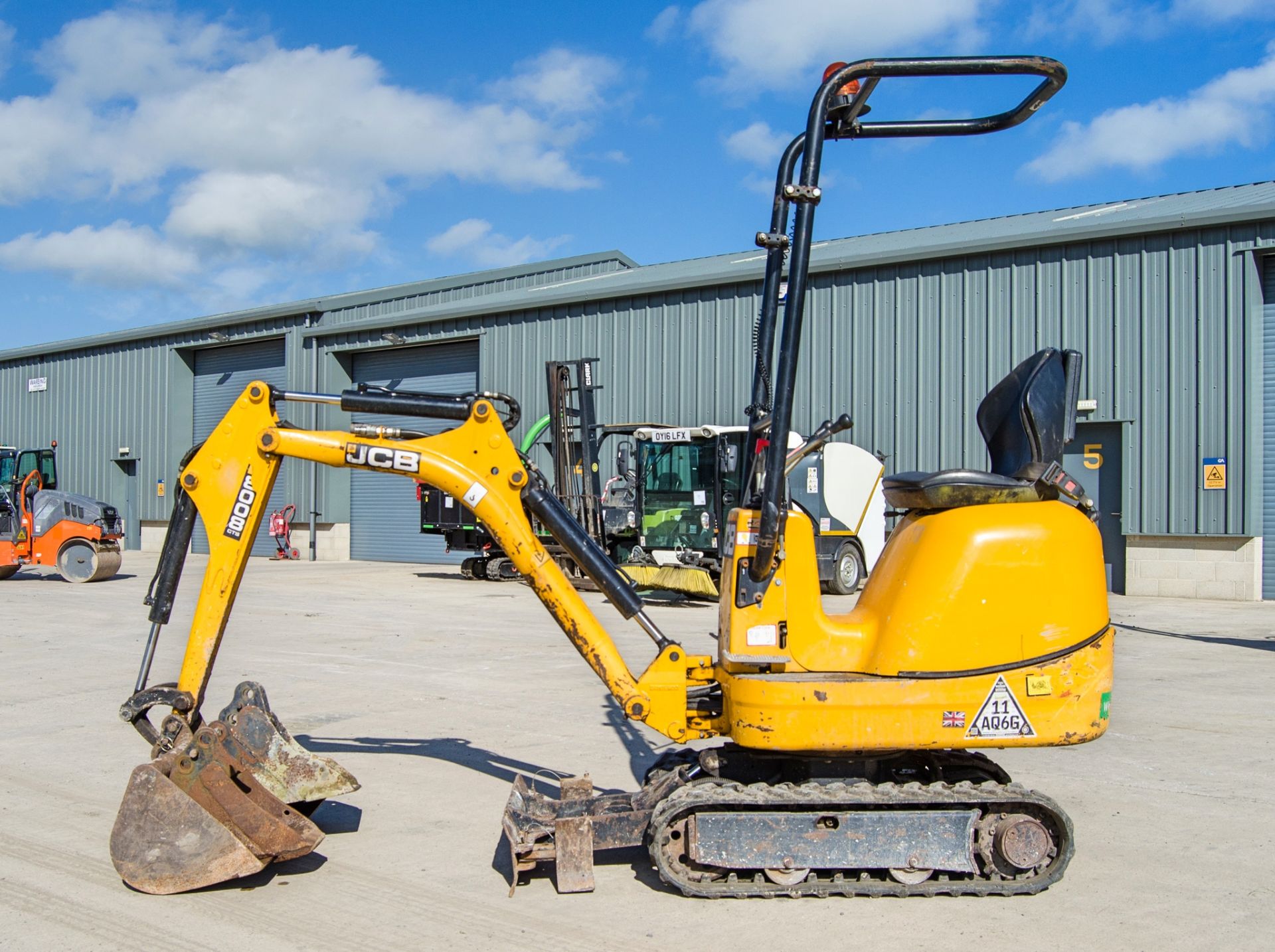 JCB 8008 CTS 0.8 tonne rubber tracked mini excavator Year: 2017 S/N: 1930252 Recorded Hours: 1241 - Image 7 of 27