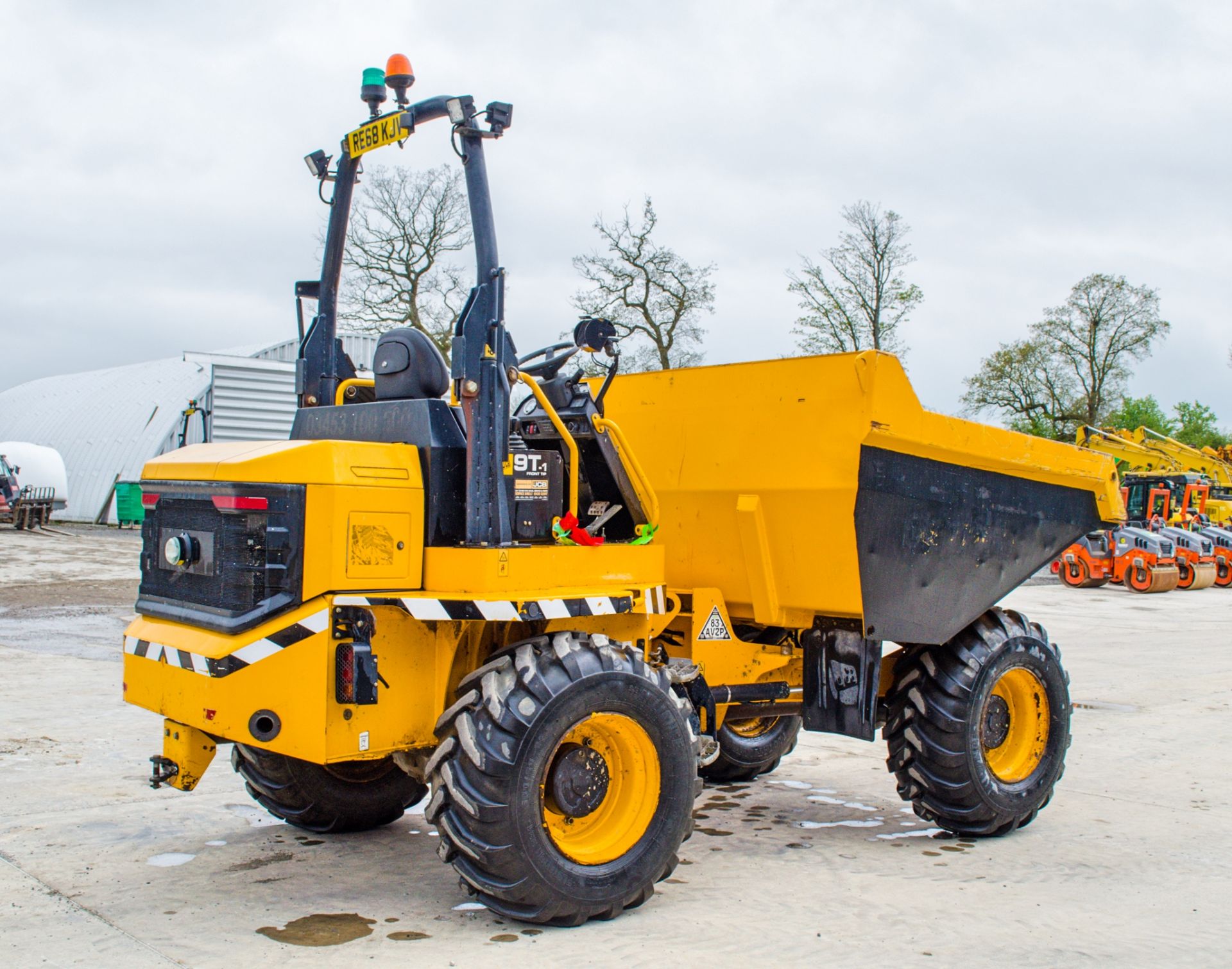 JCB 9FT 9 tonne straight skip dumper  Year: 2018 S/N: 2780155 Recorded Hours: 2269 c/w camera system - Image 3 of 24