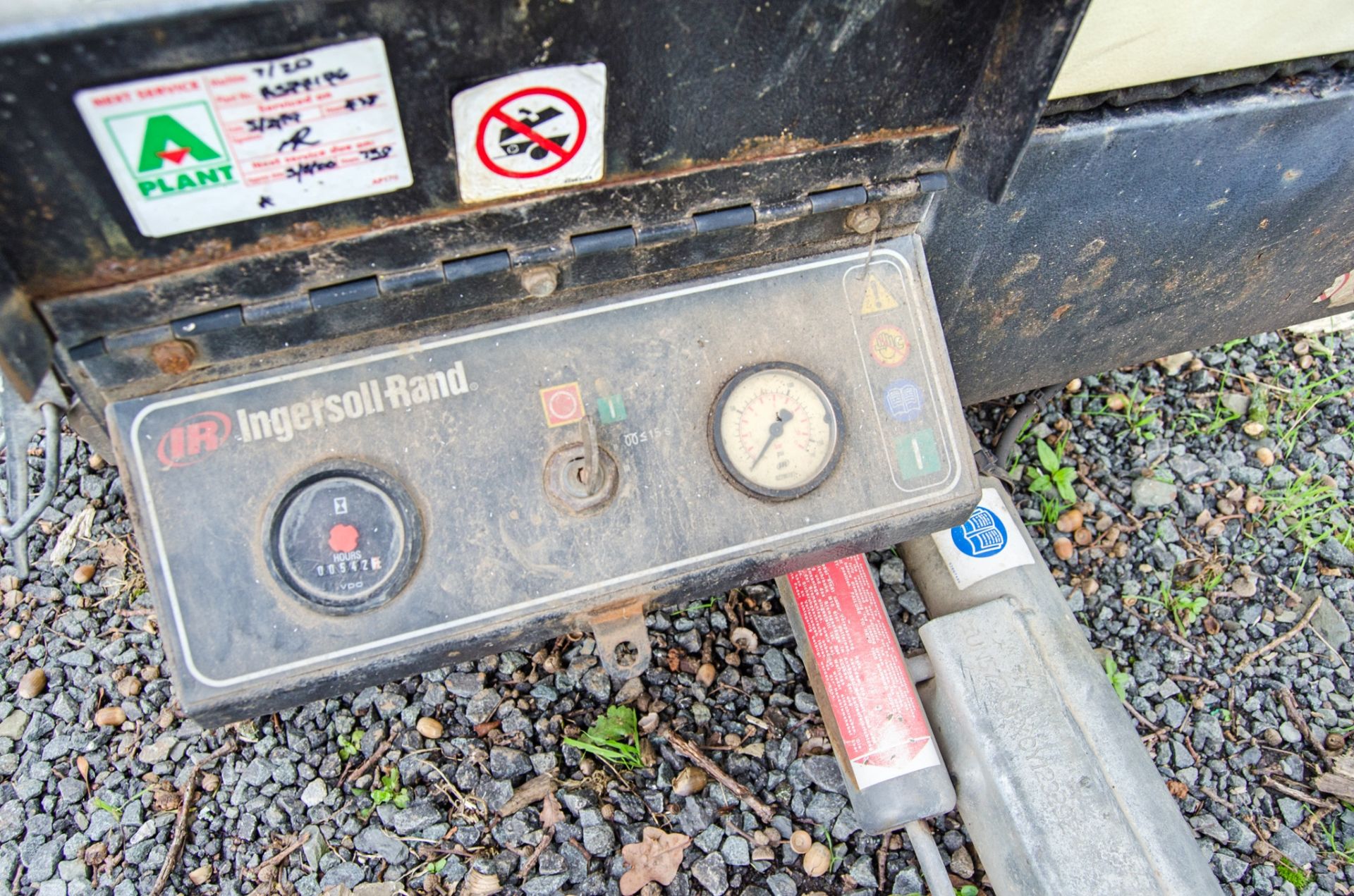 Doosan 720 diesel driven fast tow air compressor Year: 2012 S/N: 123292 Recorded Hours: 542 - Image 5 of 7