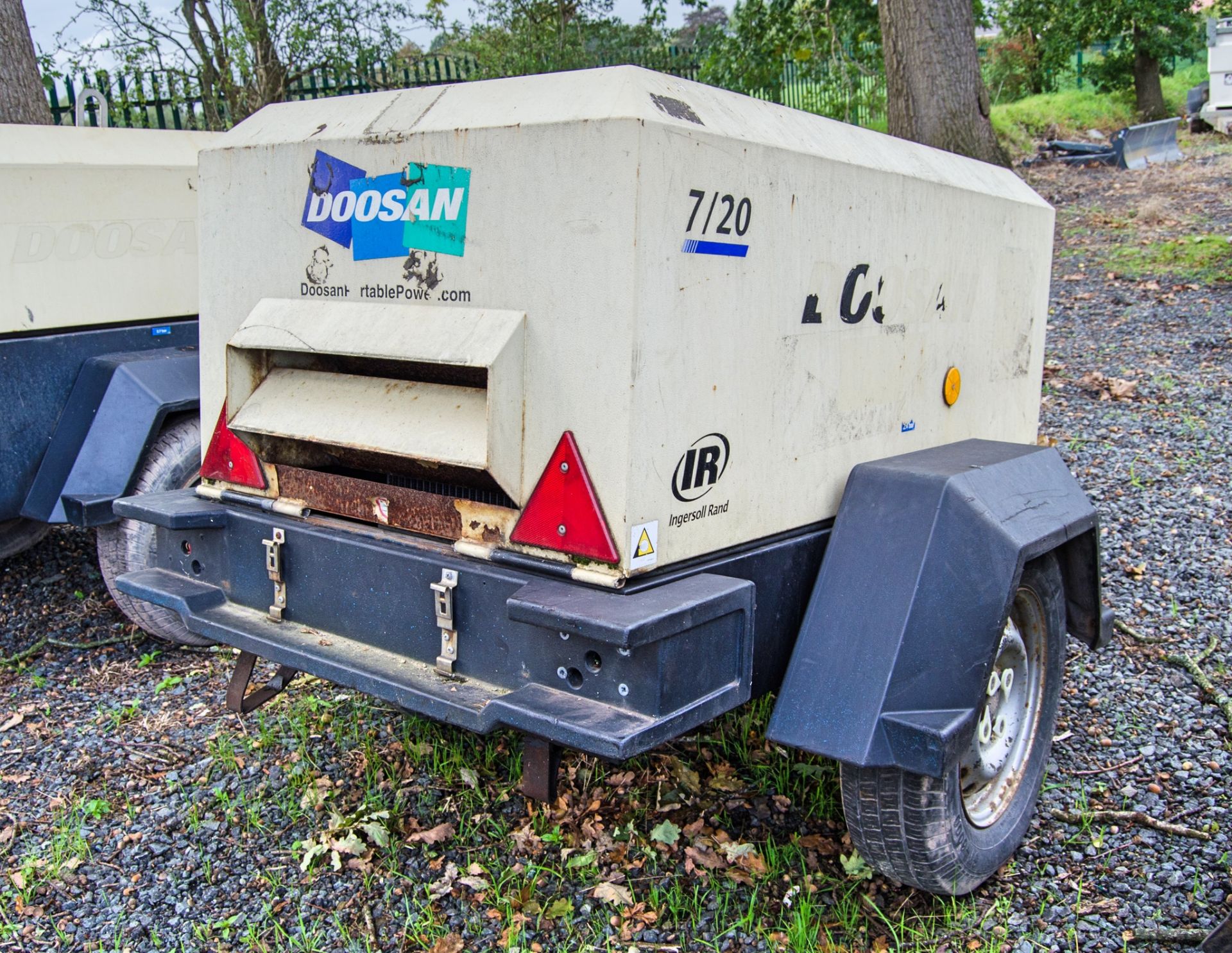 Doosan 720 diesel driven fast tow air compressor Year: 2012 S/N: 123292 Recorded Hours: 542 - Image 2 of 7