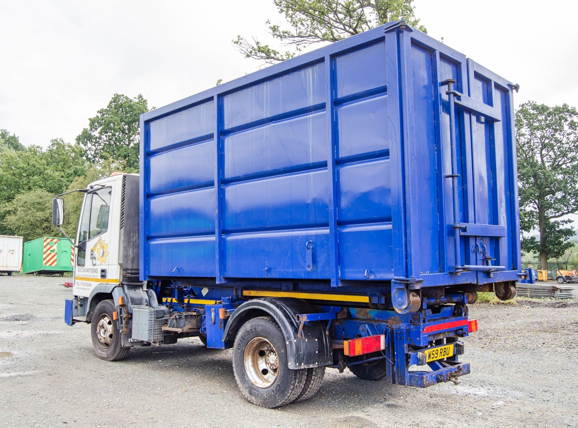 Iveco 75E15 7.5 tonne 4x2 hook loader skip lorry Registration Number: W59 RBU Date of - Image 4 of 27