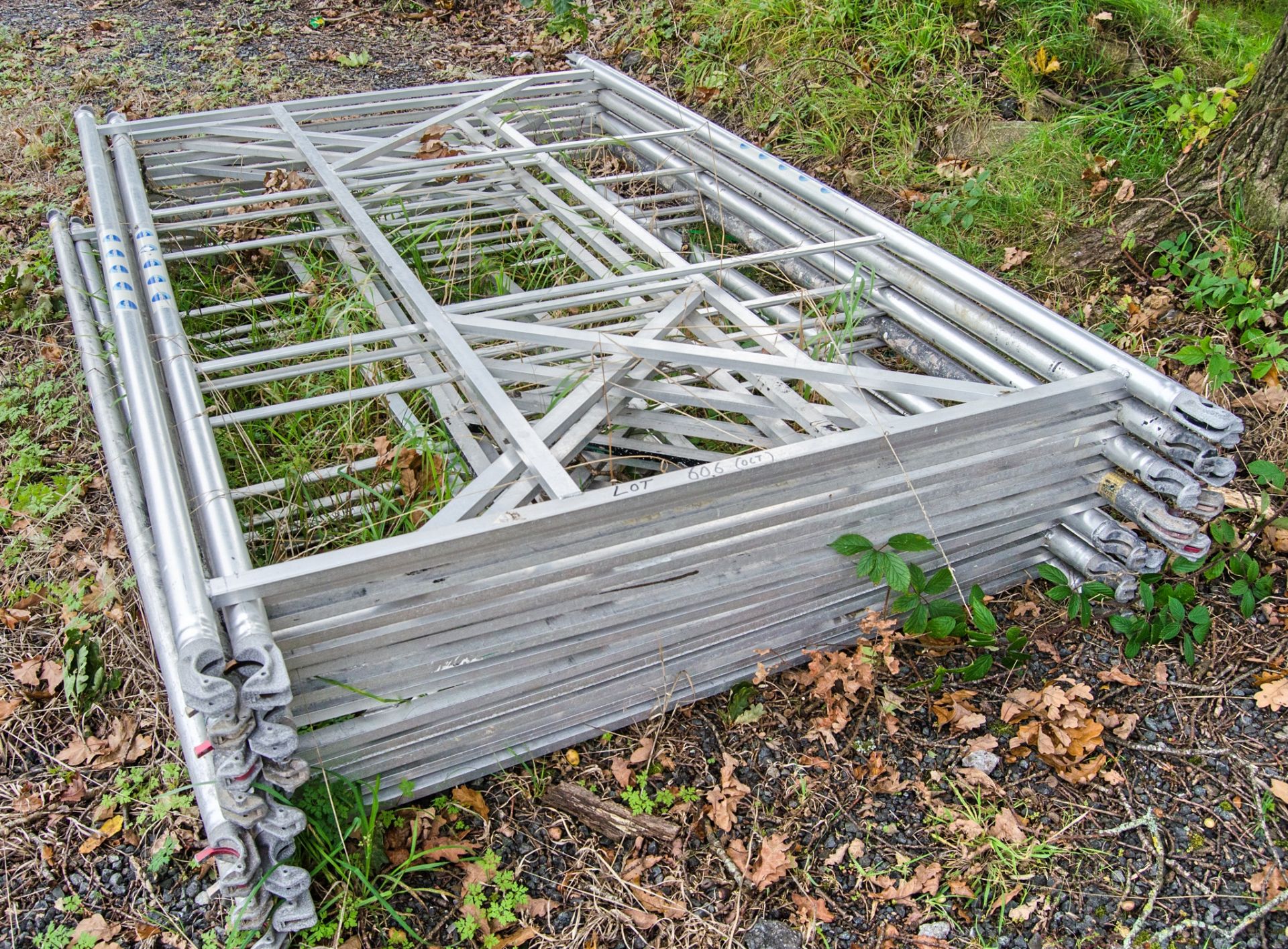 10 - aluminium scaffold components