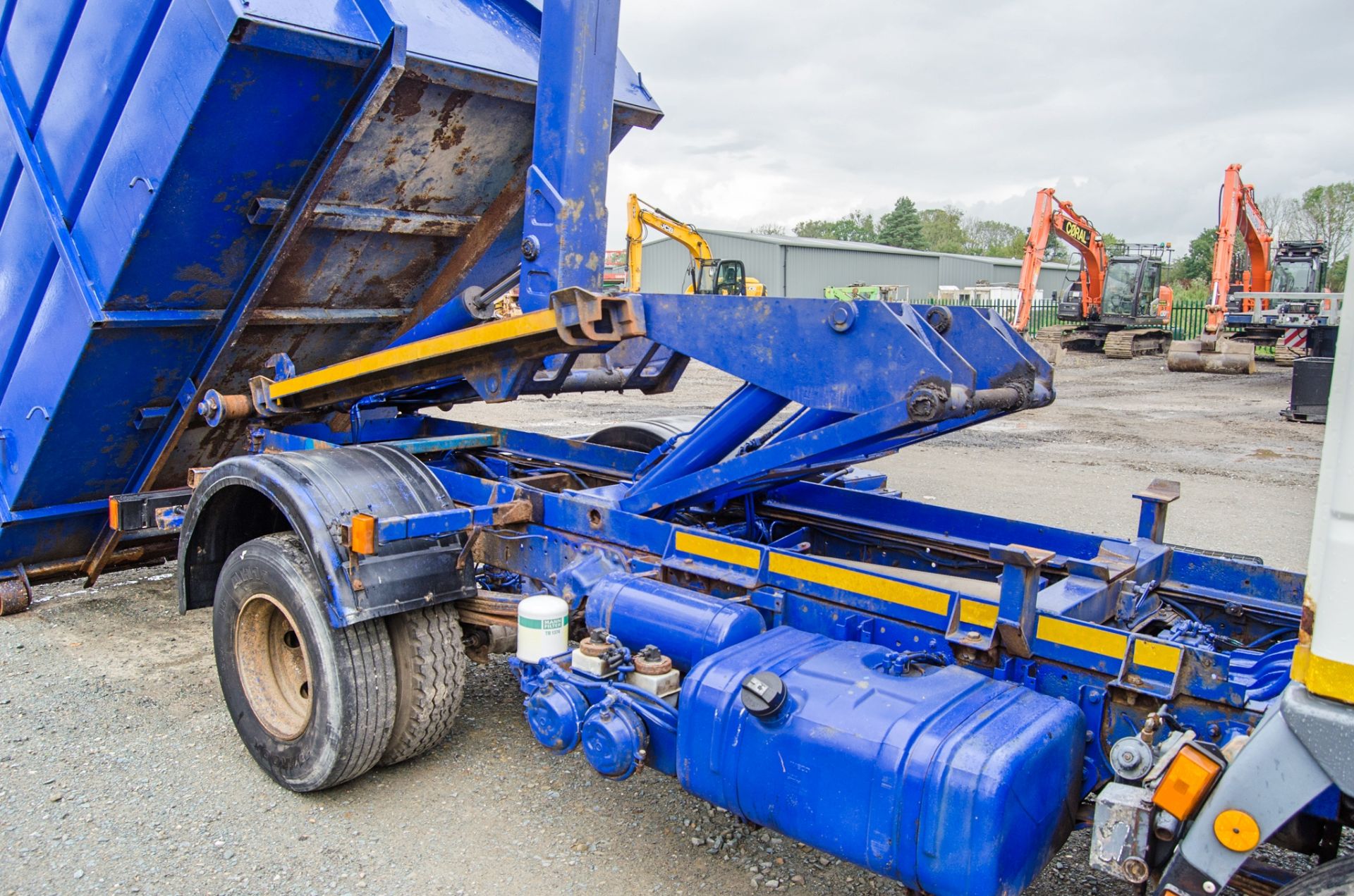 Iveco 75E15 7.5 tonne 4x2 hook loader skip lorry Registration Number: W59 RBU Date of - Image 11 of 27