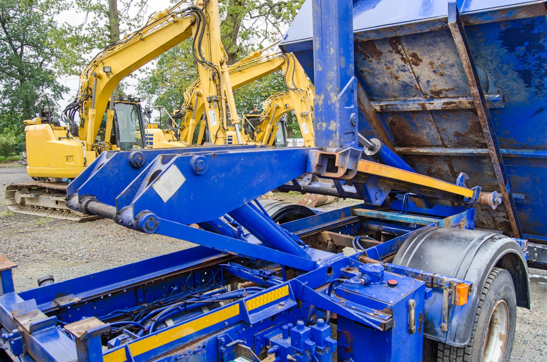 Iveco 75E15 7.5 tonne 4x2 hook loader skip lorry Registration Number: W59 RBU Date of - Image 14 of 27