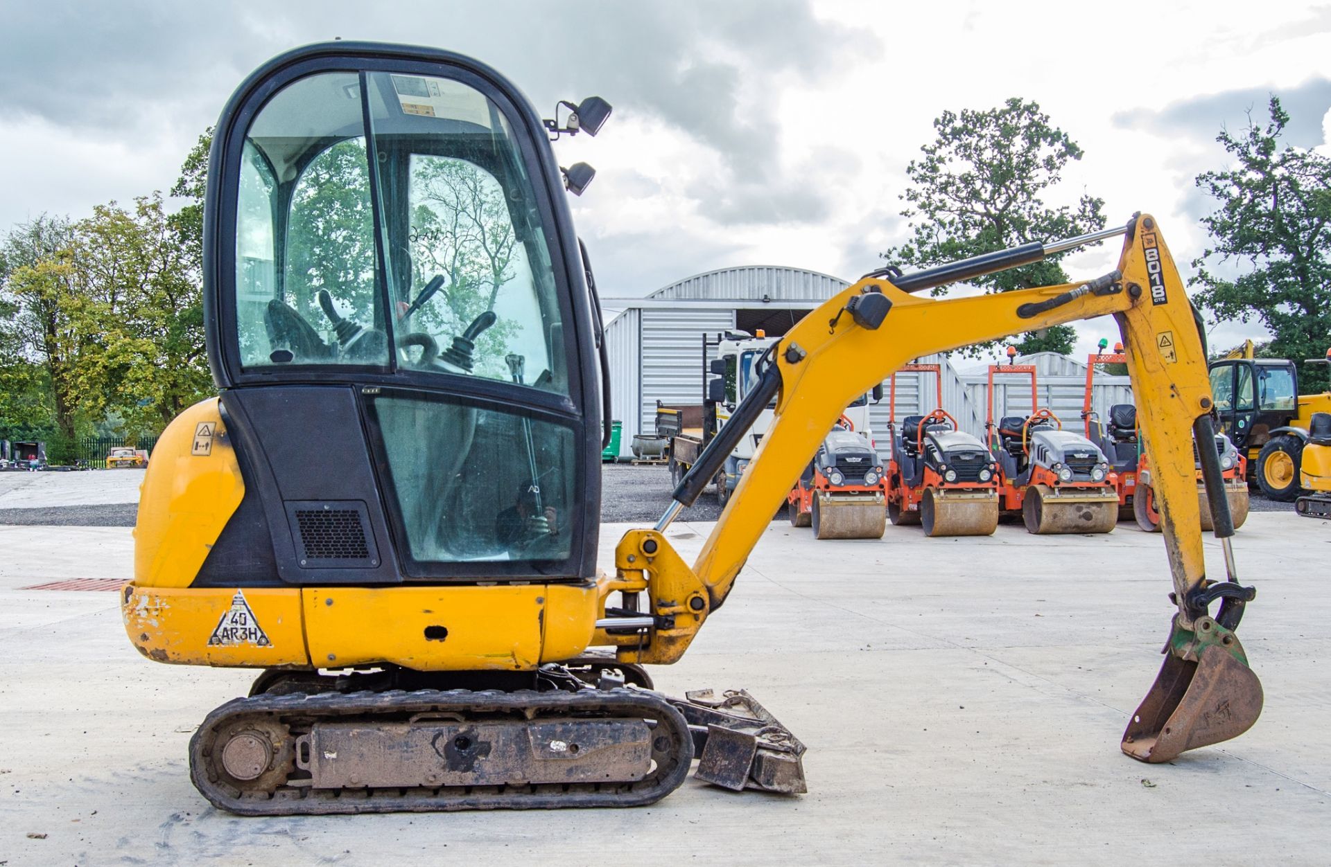JCB 8018 CTS 1.5 tonne rubber tracked mini excavator Year: 2017 S/N: 2545483 Recorded Hours: 2042 - Image 8 of 26
