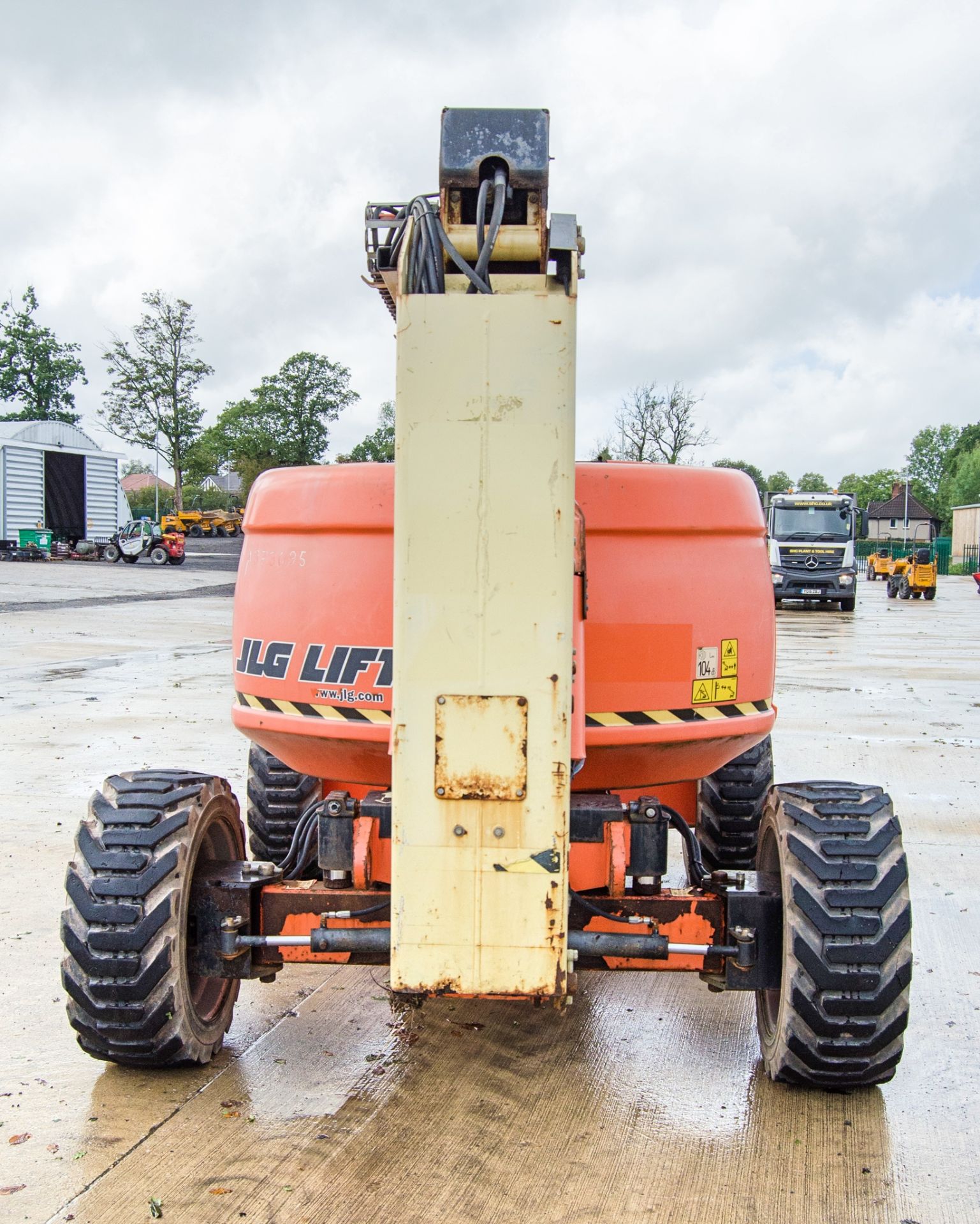 JLG 600 AJ battery electric/diesel articulated boom lift access platform Year: 2012 S/N: - Image 6 of 18