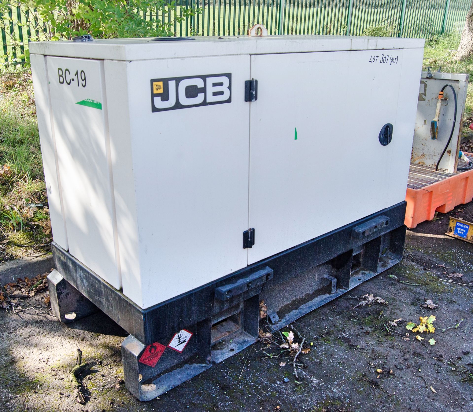 JCB 19 kva diesel driven generator Year: 2017 S/N: 2481889 Recorded Hours: 5290 A775446 - Image 2 of 5
