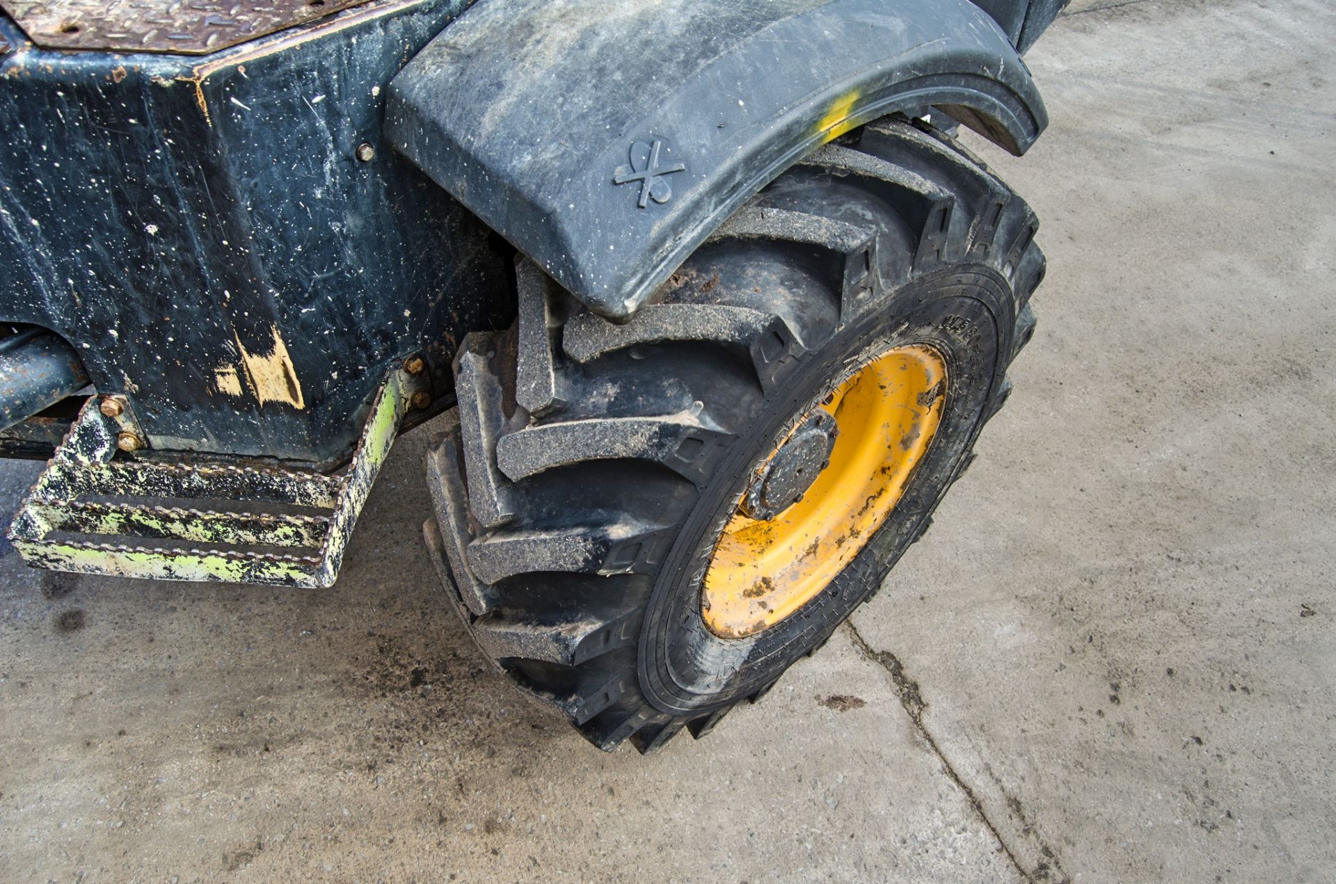 JCB 3 tonne swivel skip dumper Year: 2015 S/N: EFFRF7998 Recorded Hours: 1550 A669106 - Image 14 of 22