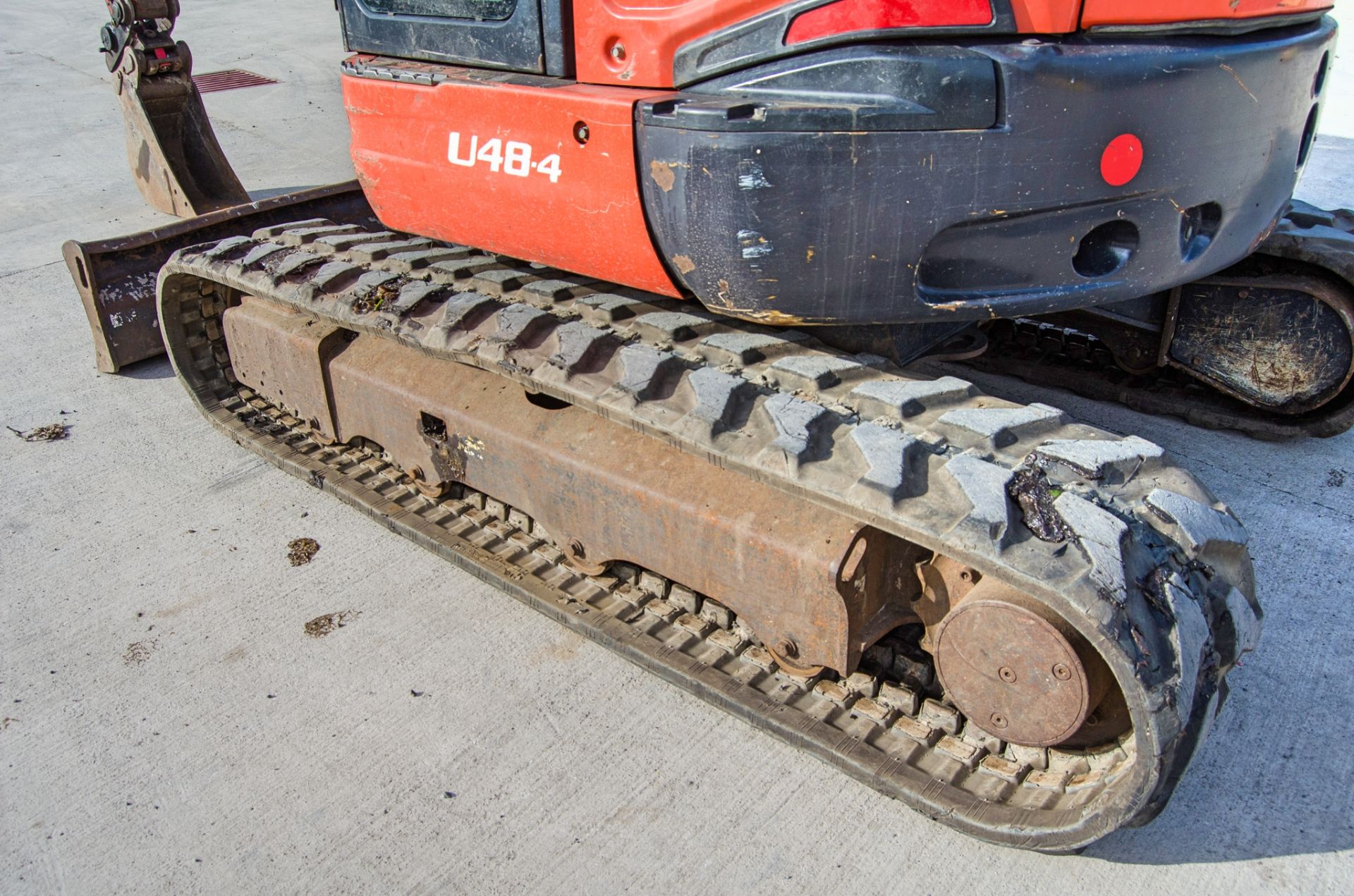 Kubota U48-4 5 tonne rubber tracked excavator Year: 2014 S/N: 051893 Recorded Hours: 3940 blade, - Image 9 of 25