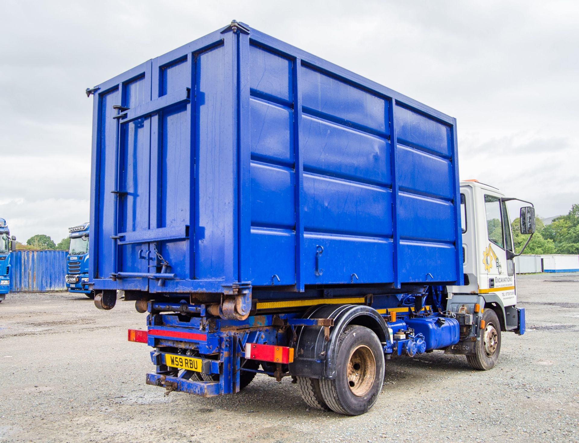 Iveco 75E15 7.5 tonne 4x2 hook loader skip lorry Registration Number: W59 RBU Date of - Image 3 of 27