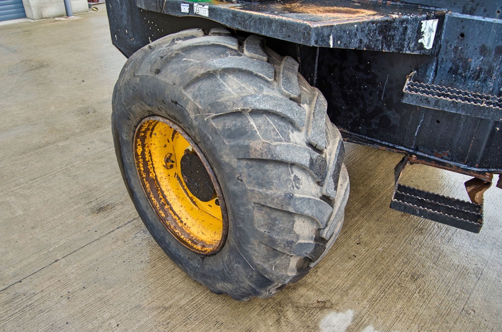 JCB 9 tonne straight skip dumper Year: 2015 S/N: EFFRM7862 Recorded Hours: 2505 c/w V5 A677233 - Image 16 of 24