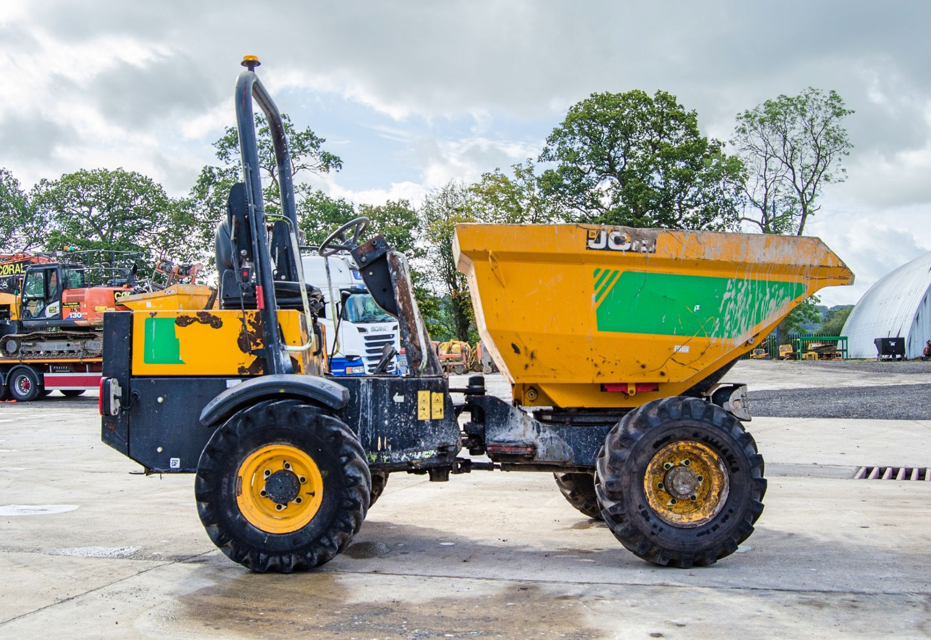 JCB 3 tonne swivel skip dumper Year: 2015 S/N: EFFRF7998 Recorded Hours: 1550 A669106 - Image 7 of 22