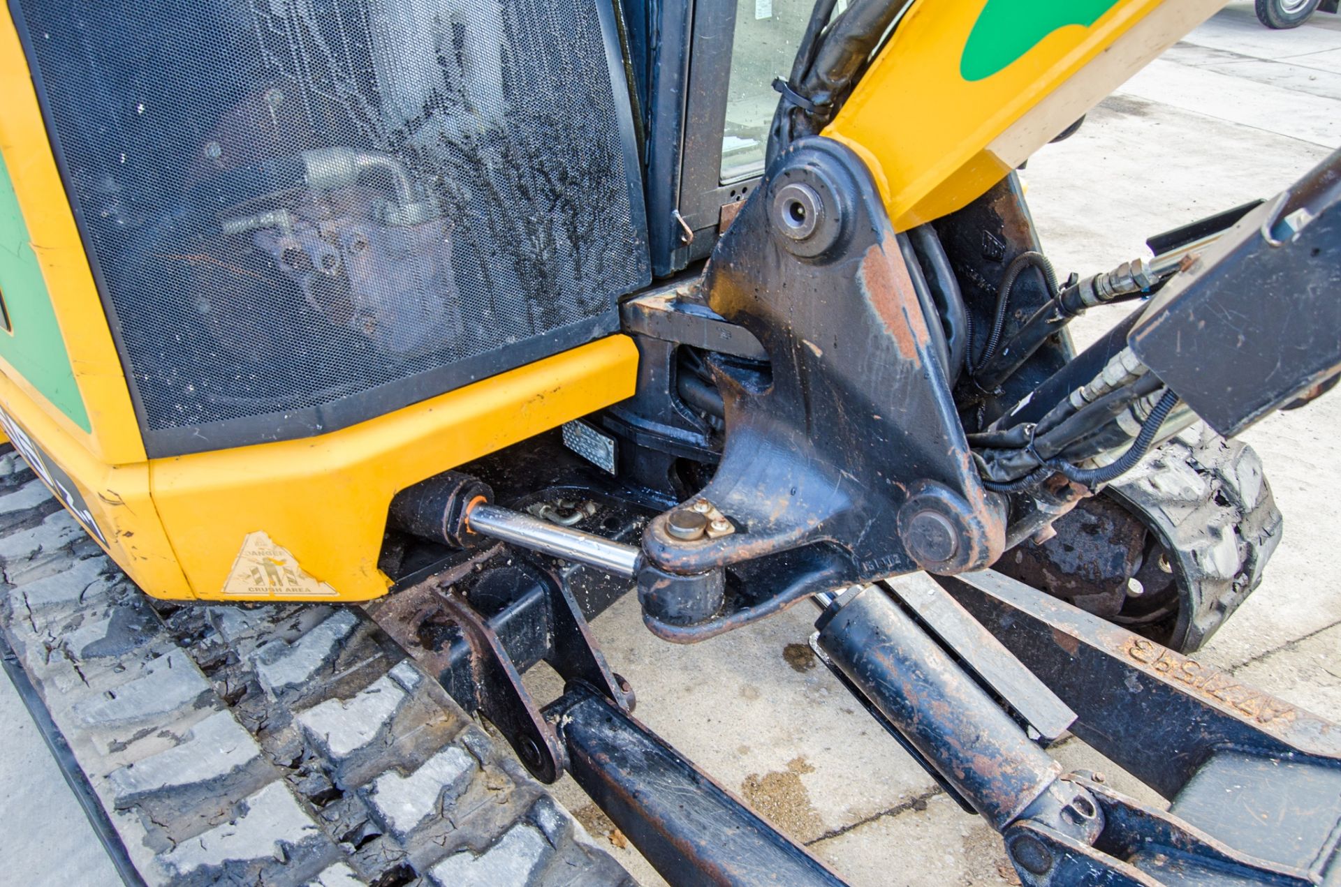 JCB 55 Z-1 5.5 tonne rubber tracked excavator Year: 2017 S/N: 19248 Recorded Hours: 2649 blade, - Image 18 of 26