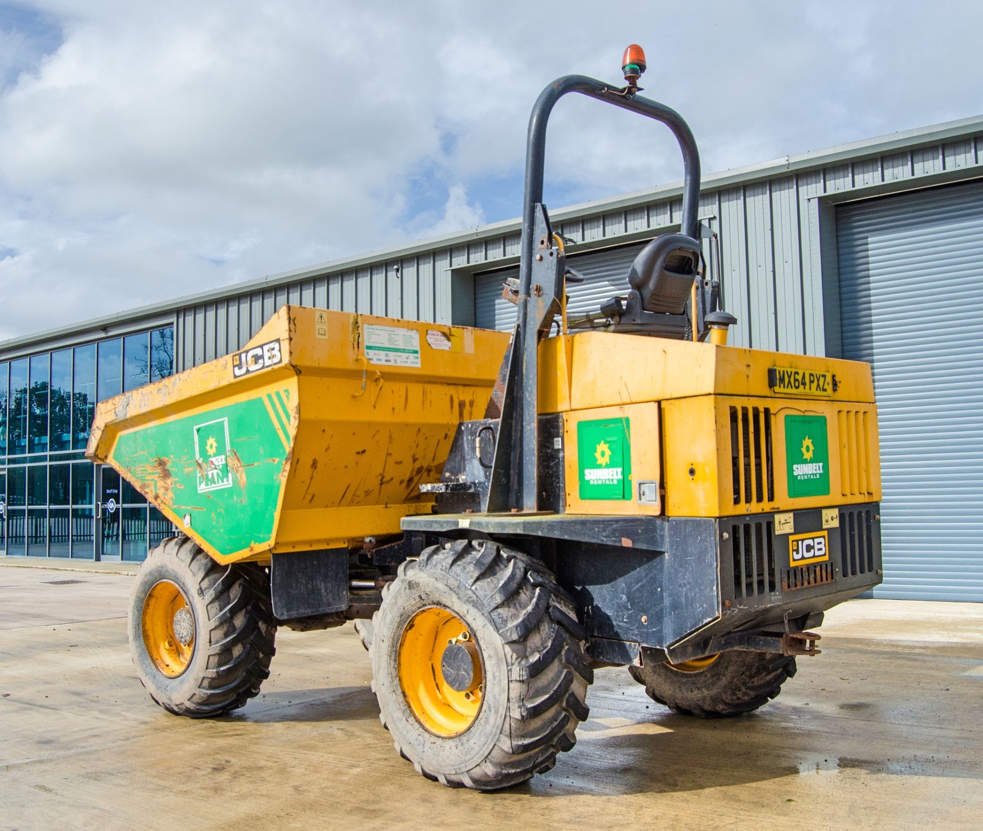 JCB 9 tonne straight skip dumper Year: 2015 S/N: EFFR118237 Recorded Hours: 2585 A681019 - Image 4 of 23