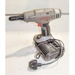 Sealey 18v cordless rivet gun c/w battery and charger A850347