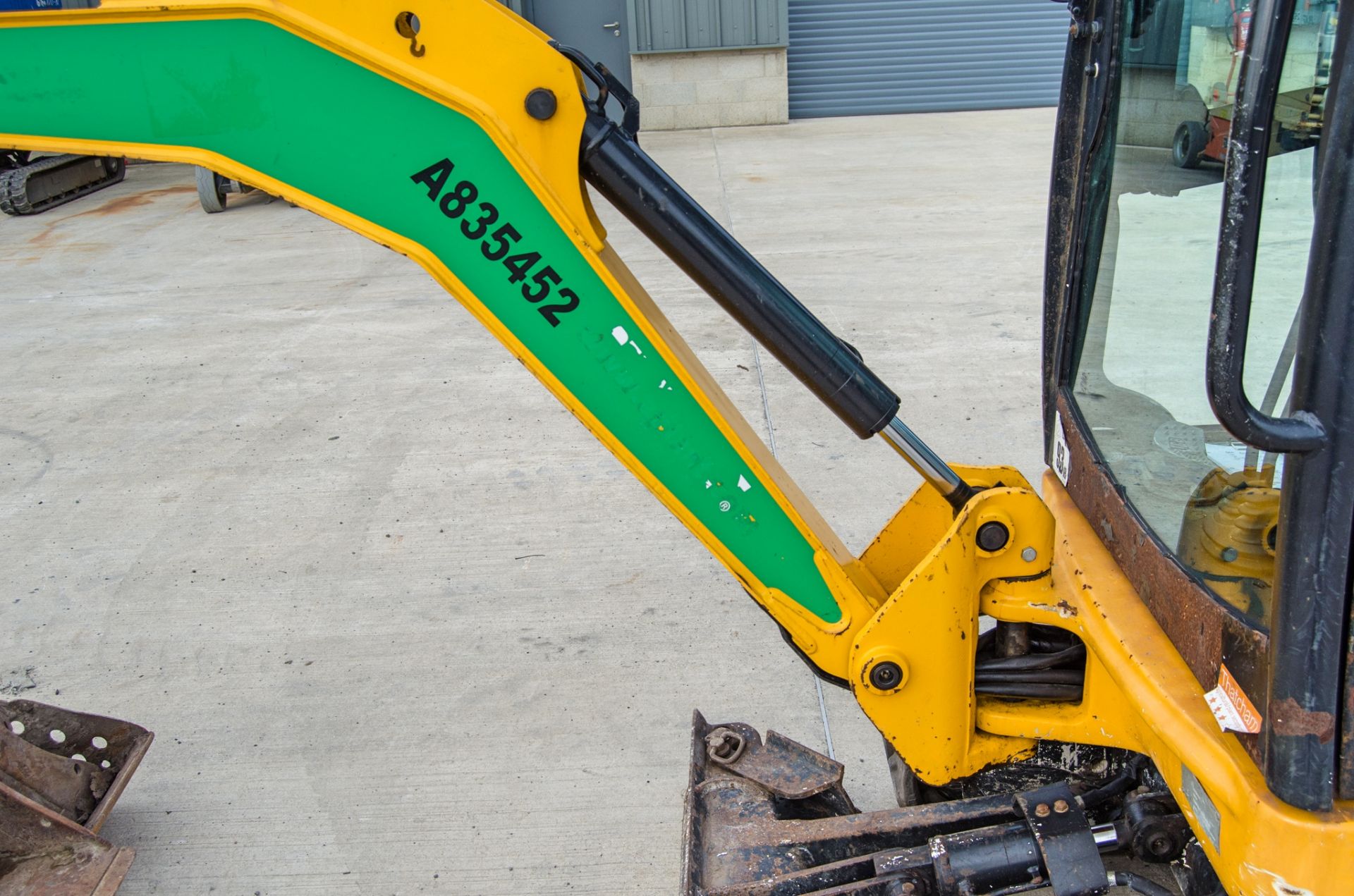 JCB 8018 CTS 1.5 tonne rubber tracked mini excavator Year: 2017 S/N: 2583533 Recorded Hours: 1335 - Image 17 of 26