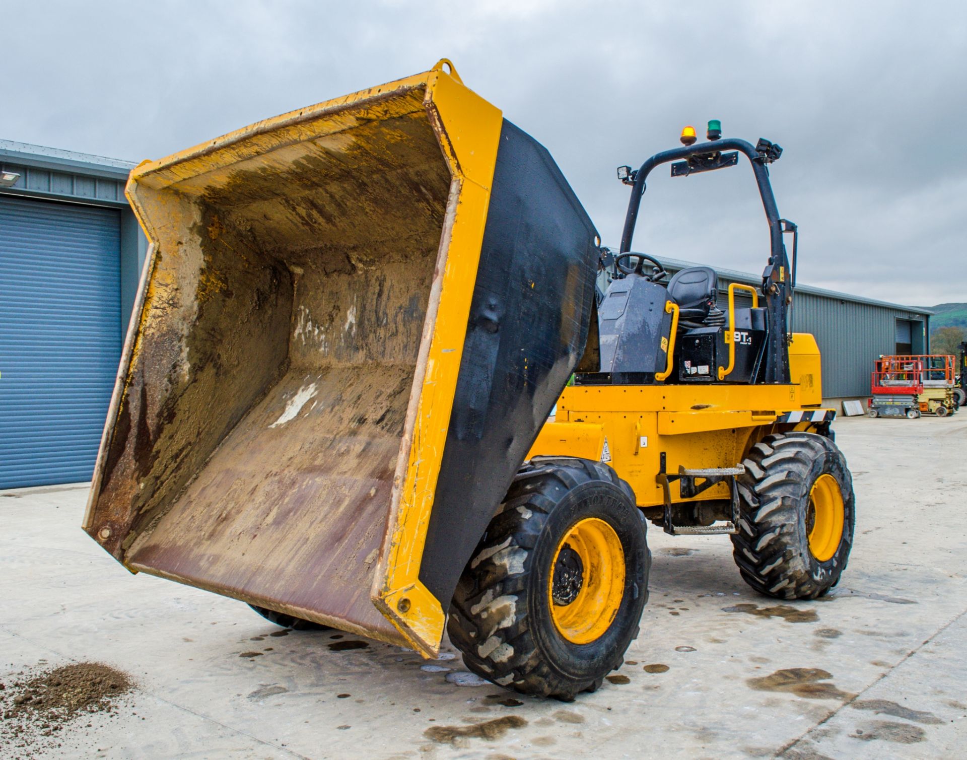 JCB 9FT 9 tonne straight skip dumper  Year: 2018 S/N: 2780155 Recorded Hours: 2269 c/w camera system - Image 13 of 24