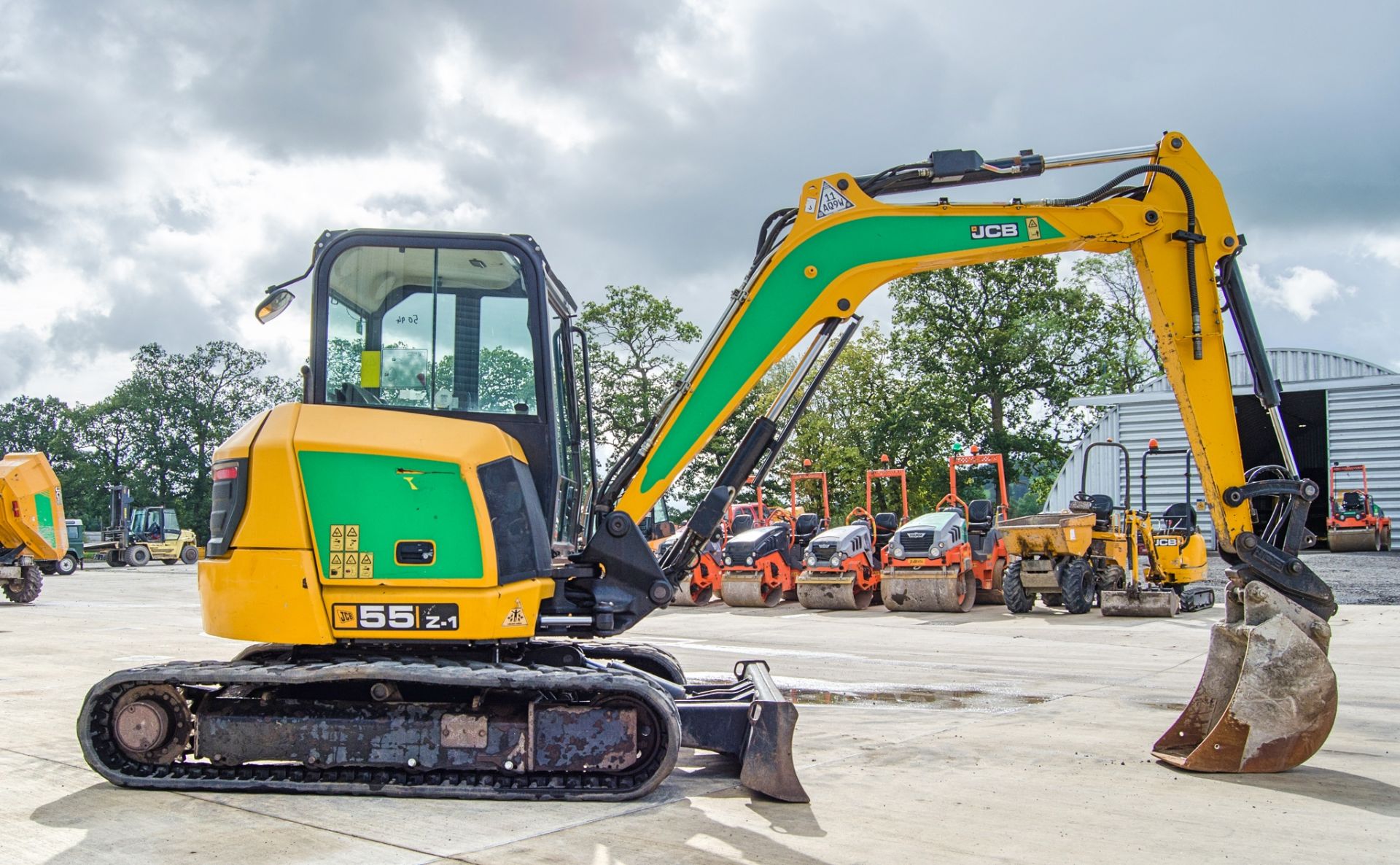 JCB 55 Z-1 5.5 tonne rubber tracked excavator Year: 2017 S/N: 1924905 Recorded Hours: 2645 blade, - Image 8 of 26