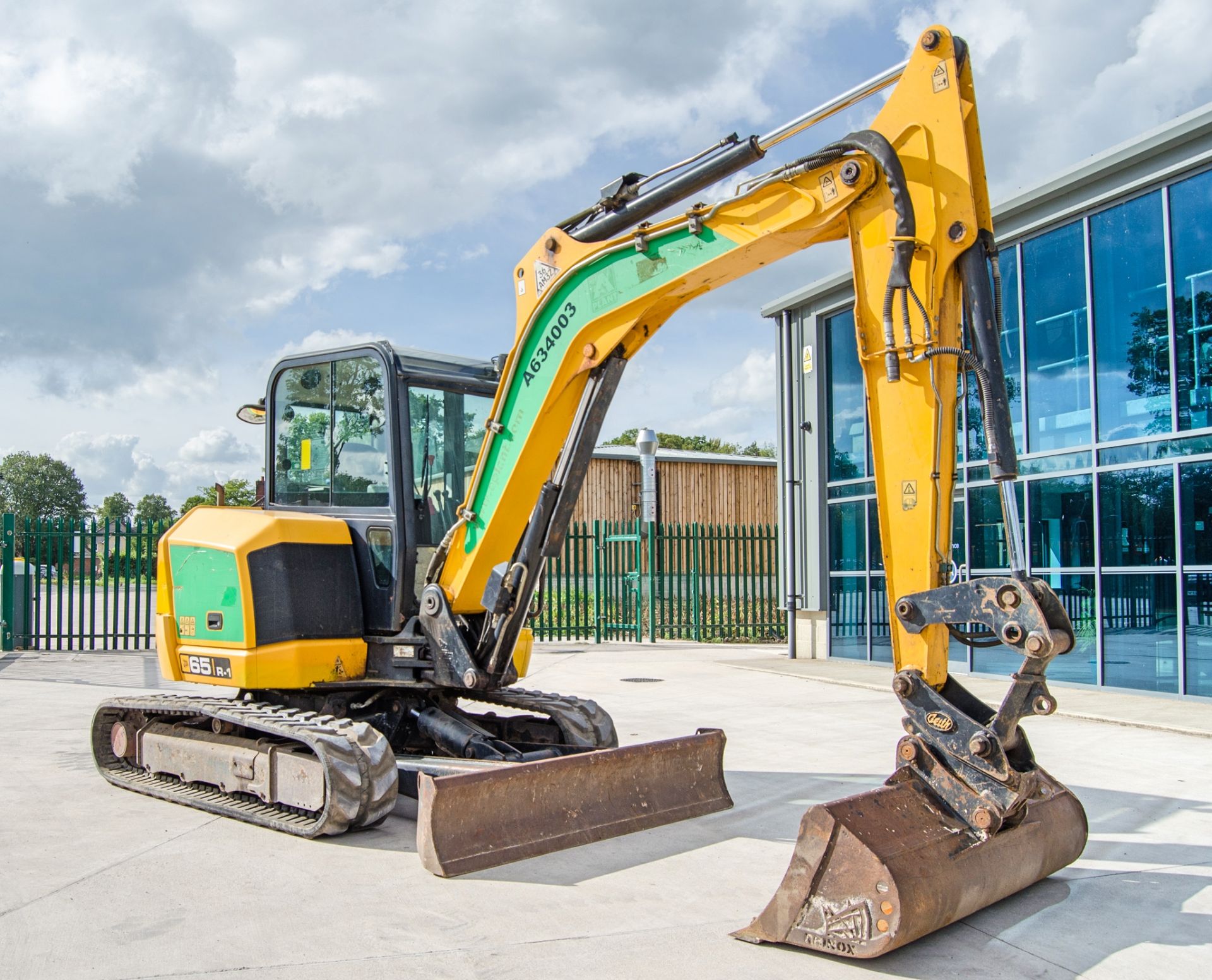 JCB 65 R-1 6.5 tonne rubber tracked excavator Year: 2015 S/N: 1914106 Recorded Hours: 176 (Suspect - Image 2 of 26