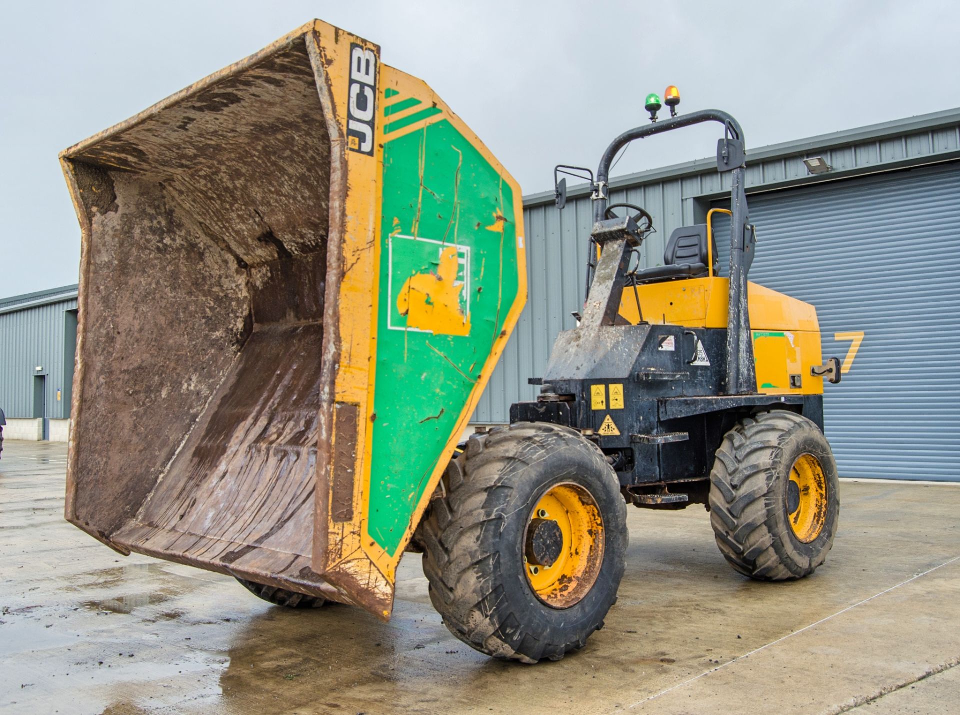 JCB 9 tonne straight skip dumper Year: 2015 S/N: EFFRM7862 Recorded Hours: 2505 c/w V5 A677233 - Image 9 of 24