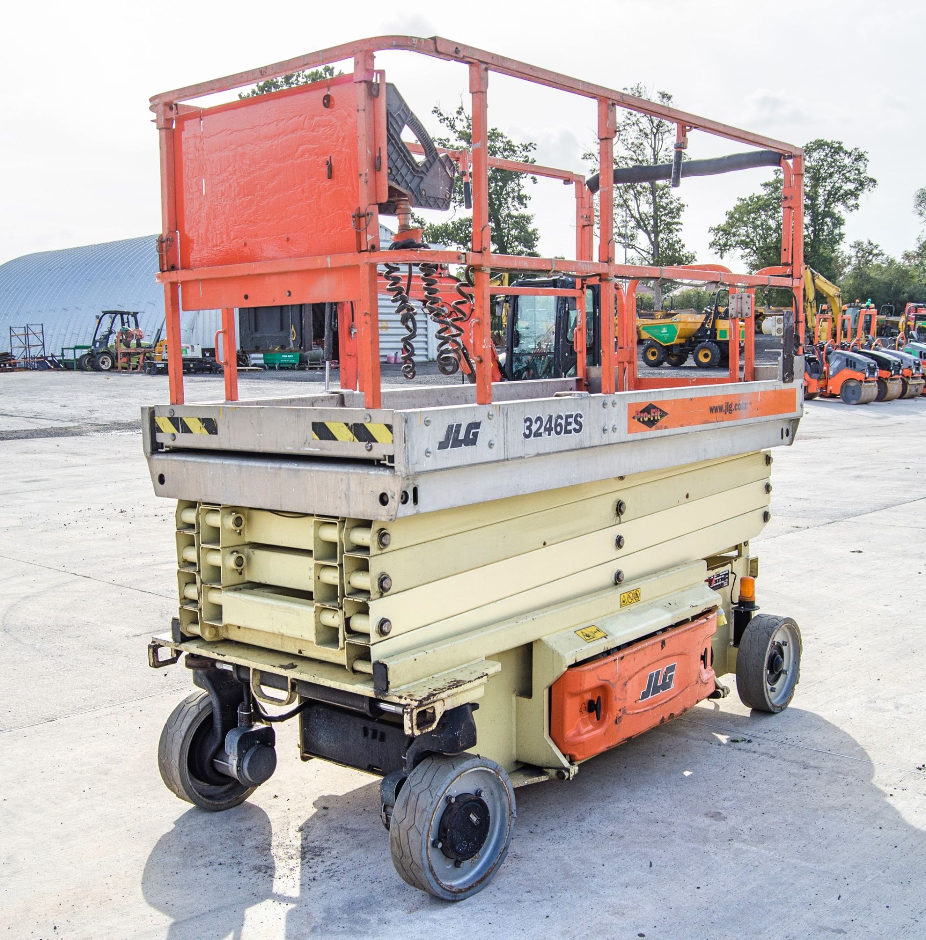 JLG 3246ES battery electric scissor lift access platform Year: 2008 S/N: 1200020197 Recorded - Image 3 of 13