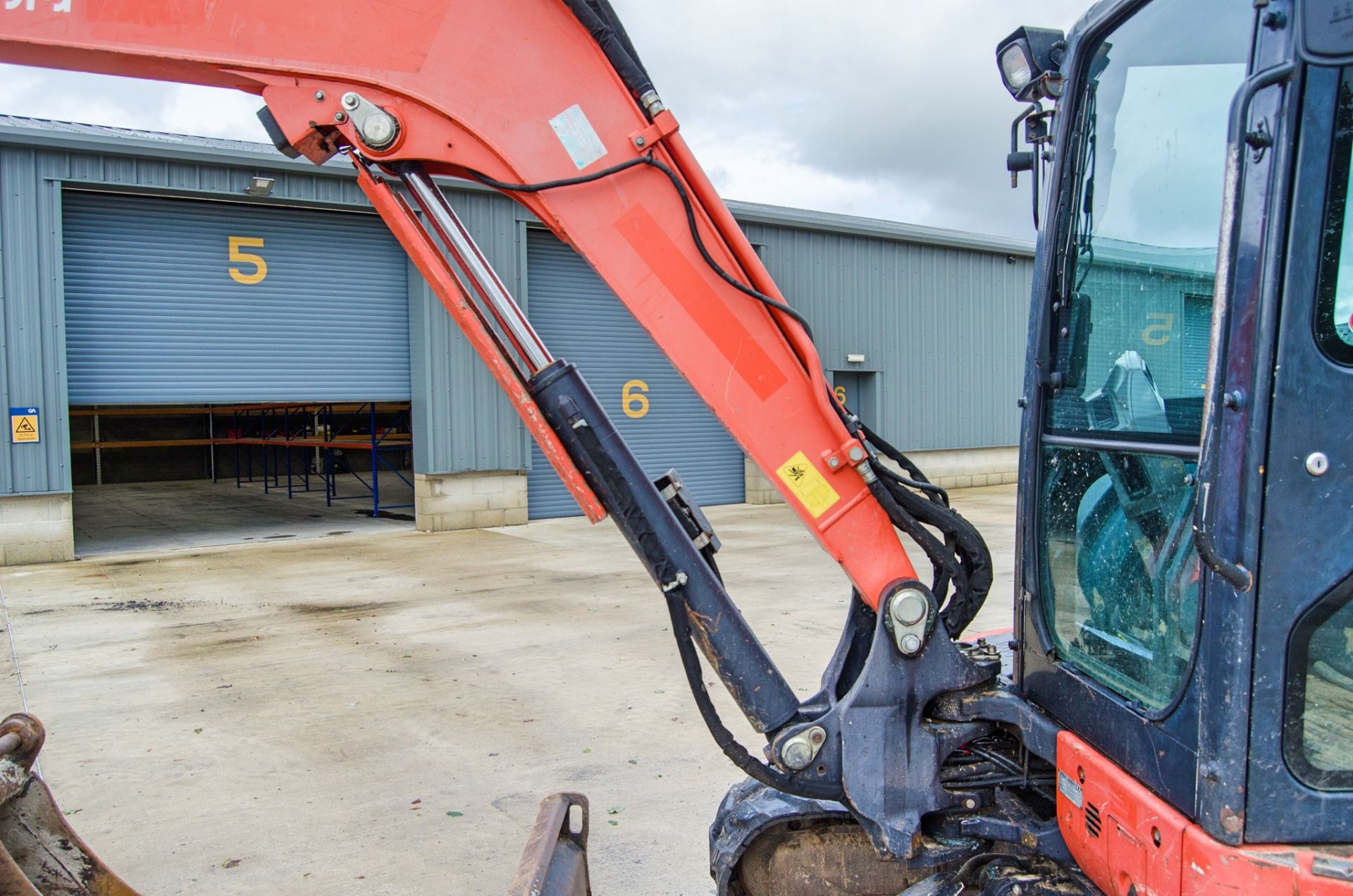 Kubota KX057-4 5.5 tonne rubber tracked excavator Year: 2013 S/N: 52360 Recorded Hours: 4660 - Image 17 of 24