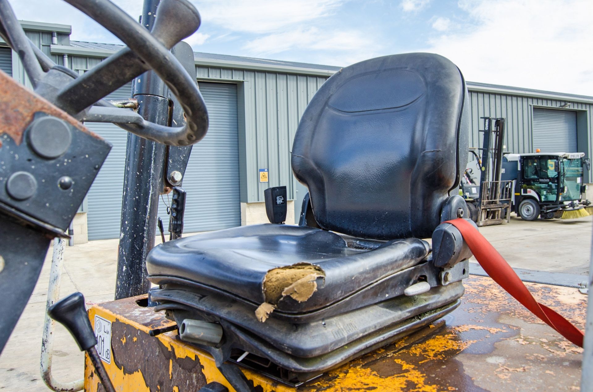 JCB 3 tonne swivel skip dumper Year: 2015 S/N: EFFRF7998 Recorded Hours: 1550 A669106 - Image 16 of 22