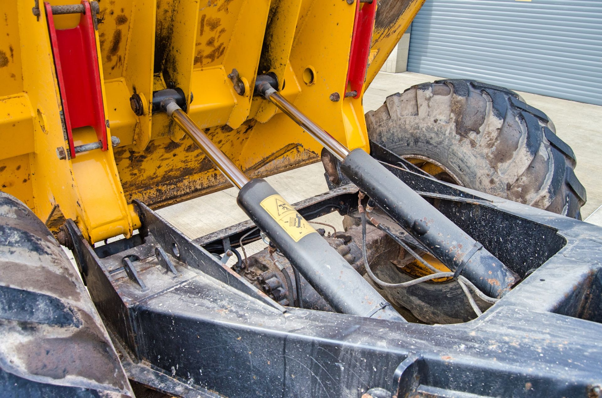 JCB 9 tonne straight skip dumper Year: 2015 S/N: EFFR118237 Recorded Hours: 2585 A681019 - Image 13 of 23