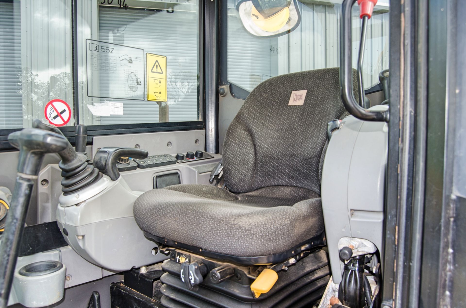 JCB 55 Z-1 5.5 tonne rubber tracked excavator Year: 2017 S/N: 1924905 Recorded Hours: 2645 blade, - Image 19 of 26