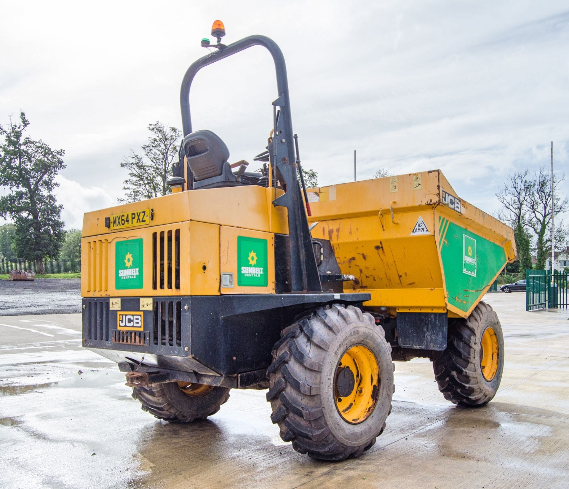 JCB 9 tonne straight skip dumper Year: 2015 S/N: EFFR118237 Recorded Hours: 2585 A681019 - Image 3 of 23