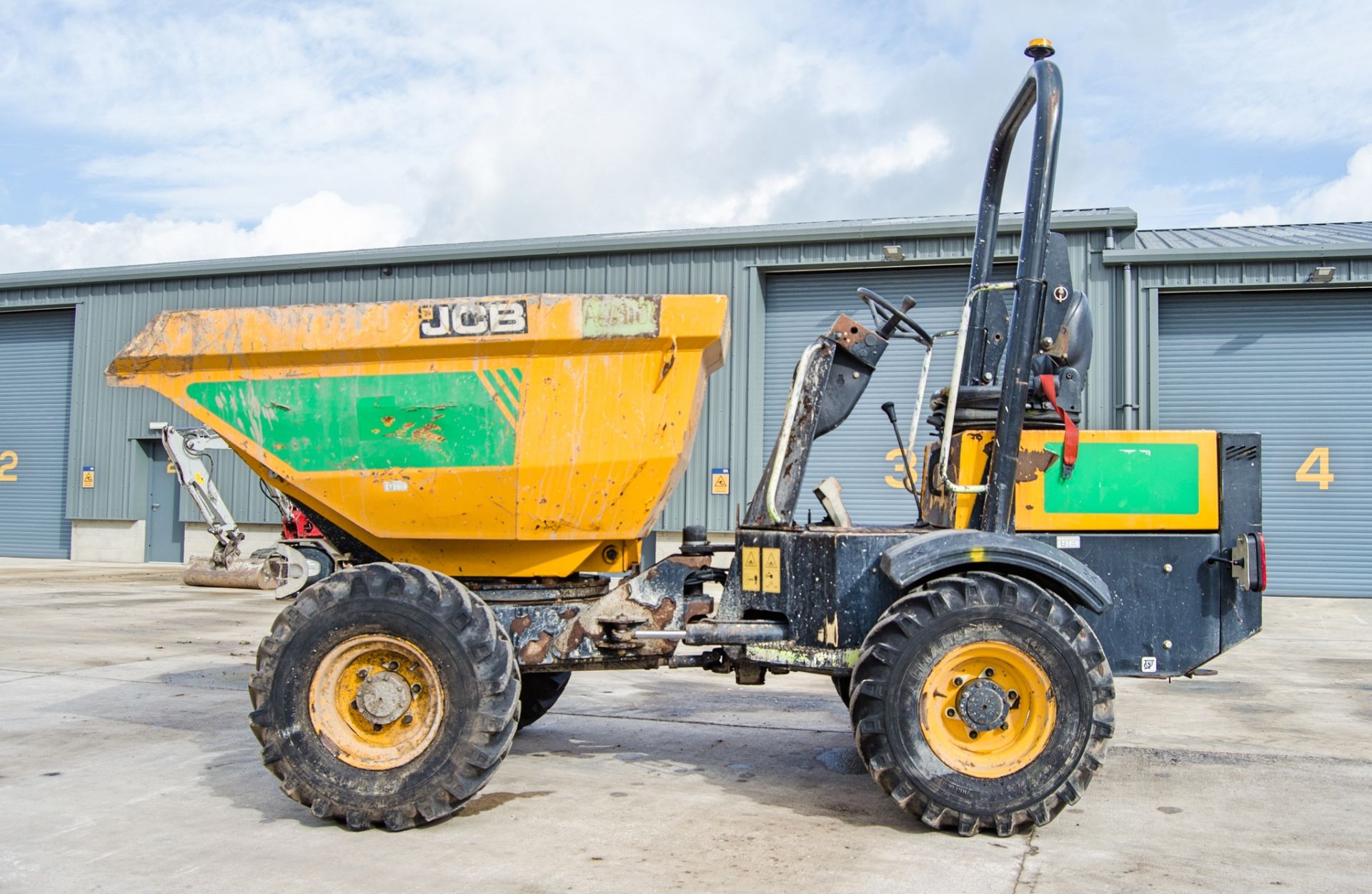 JCB 3 tonne swivel skip dumper Year: 2015 S/N: EFFRF7998 Recorded Hours: 1550 A669106 - Image 8 of 22