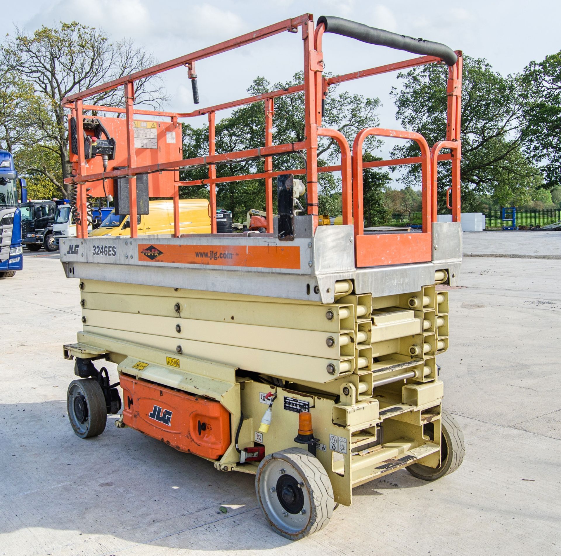 JLG 3246ES battery electric scissor lift access platform Year: 2008 S/N: 1200020197 Recorded - Image 2 of 13