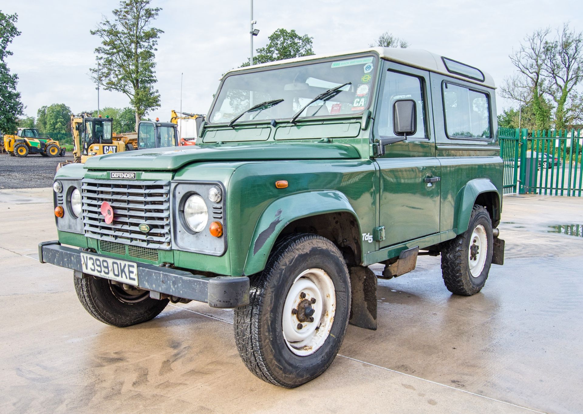 Land Rover Defender 90 County TD5 2500cc 4 wheel drive utility vehicle Registration Number: V399 OKE