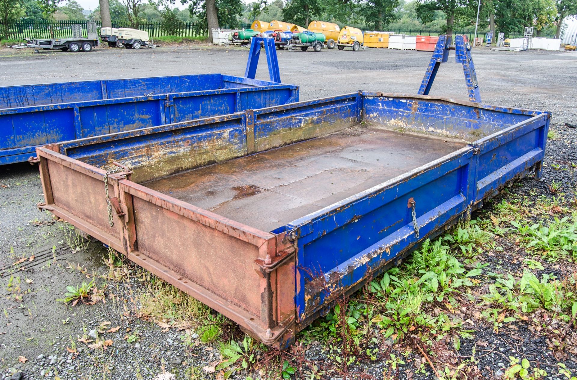 Iveco 75E15 7.5 tonne 4x2 hook loader skip lorry Registration Number: W59 RBU Date of - Image 24 of 27