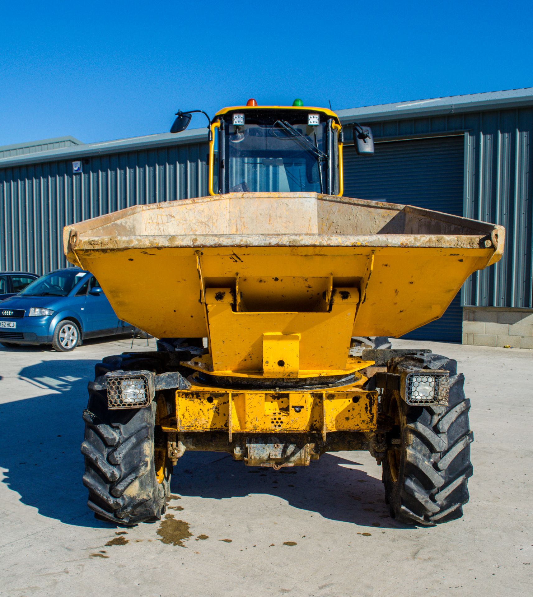 JCB 6ST 6 tonne swivel skip cabbed dumper Year: 2018 S/N: 2561954 Recorded Hours: 1844 c/w camera - Image 5 of 23