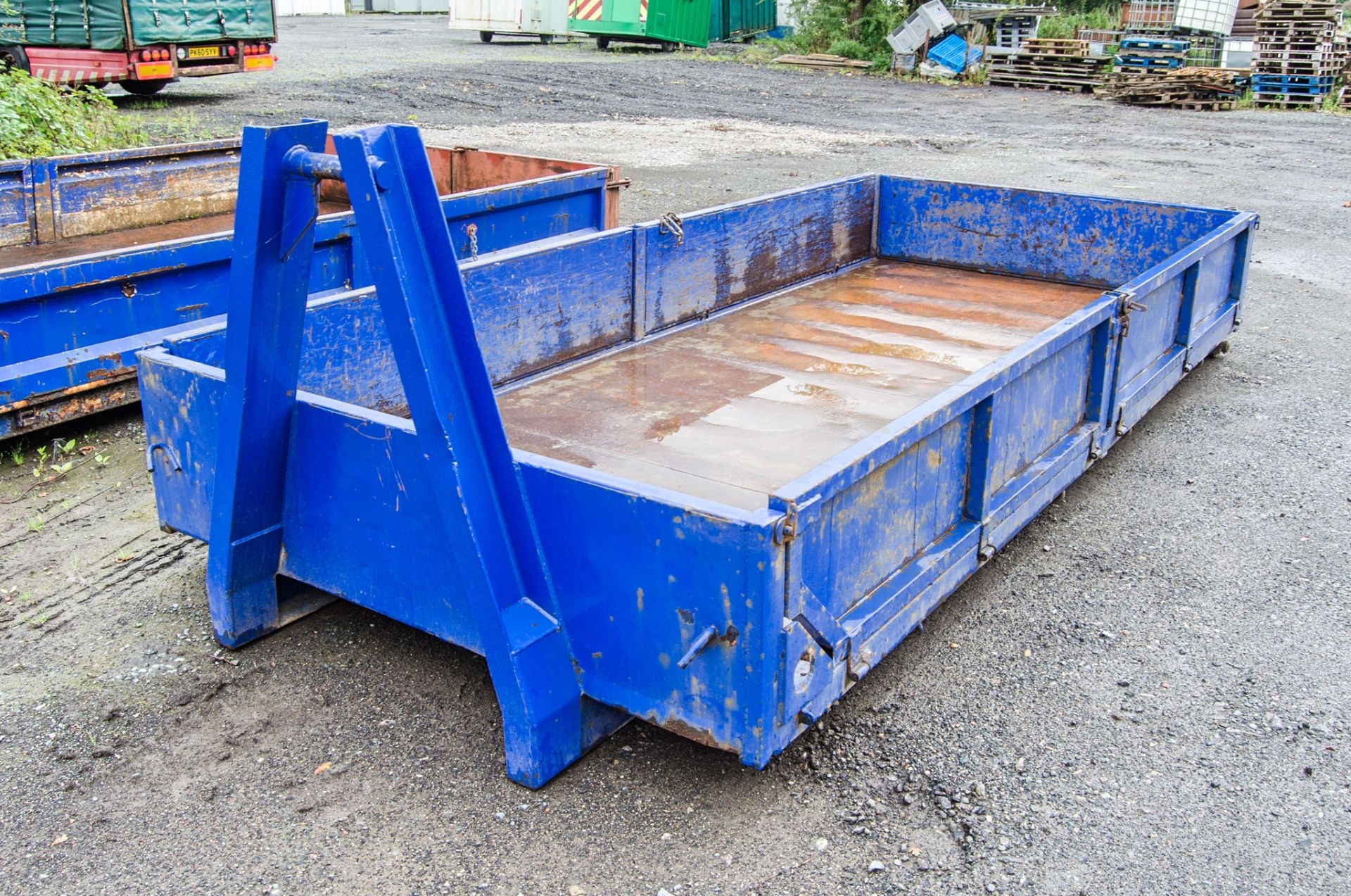 Iveco 75E15 7.5 tonne 4x2 hook loader skip lorry Registration Number: W59 RBU Date of - Image 27 of 27