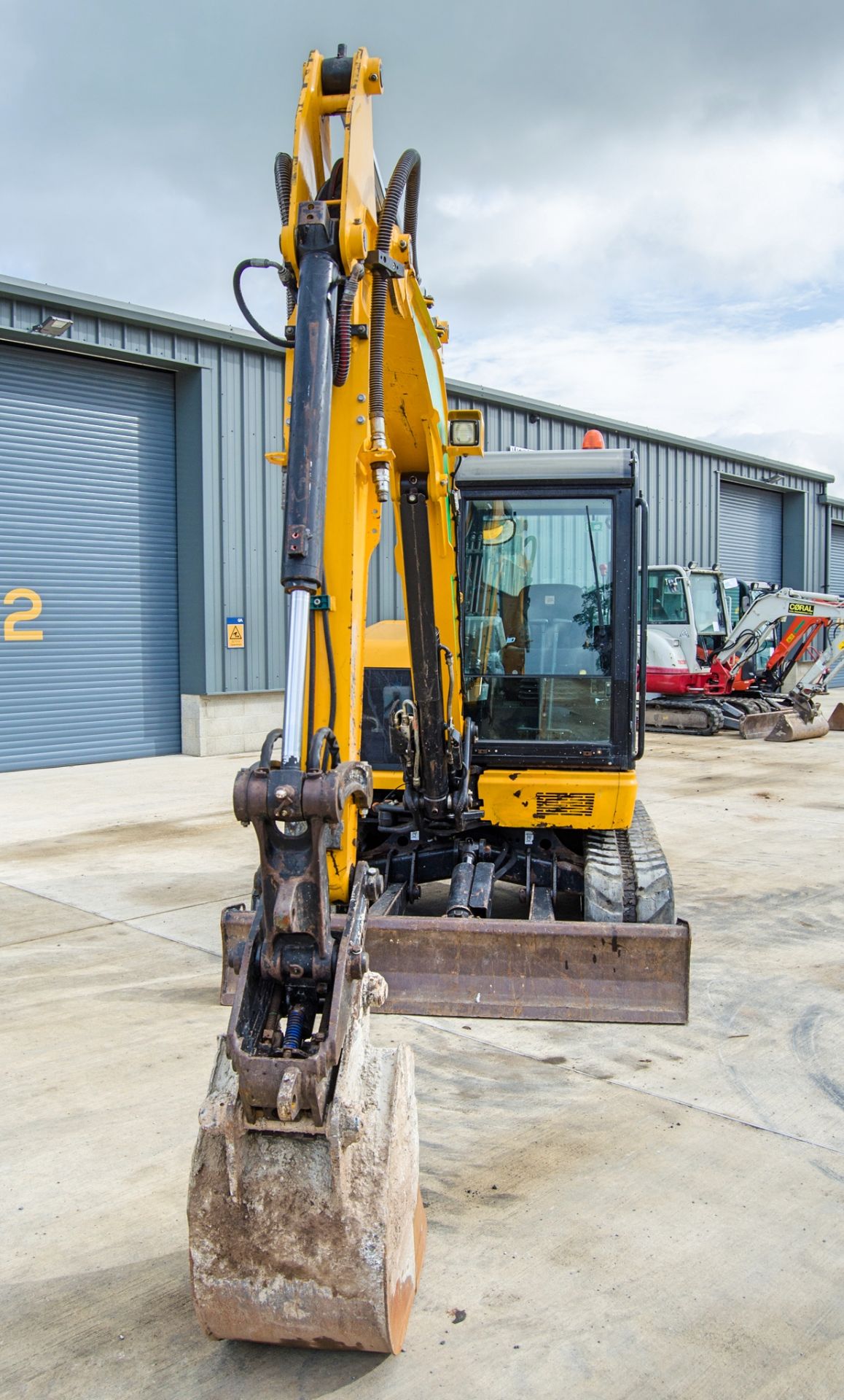 JCB 55 Z-1 5.5 tonne rubber tracked excavator Year: 2017 S/N: 1924905 Recorded Hours: 2645 blade, - Image 5 of 26